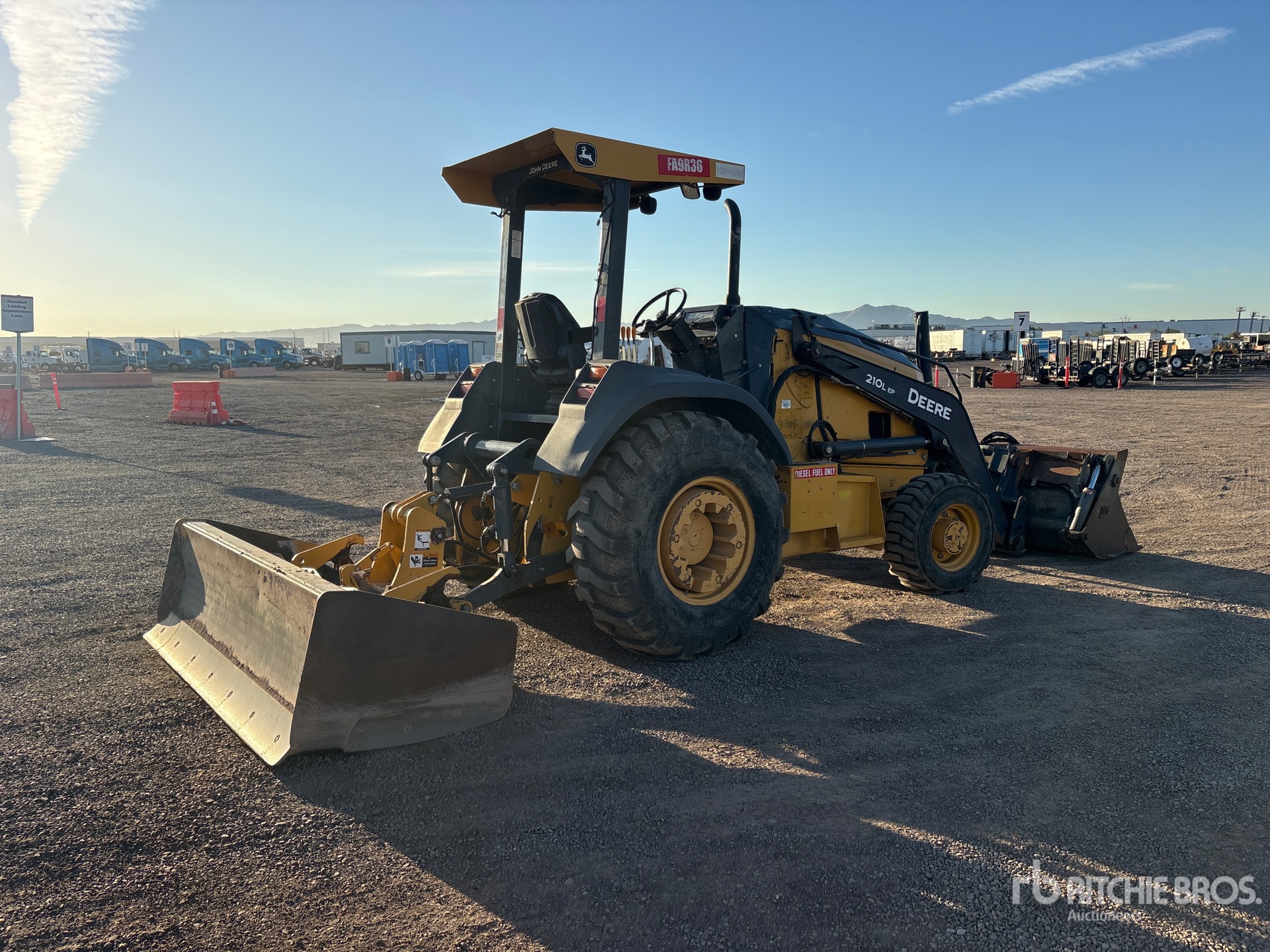 2019 John Deere 210L EP
