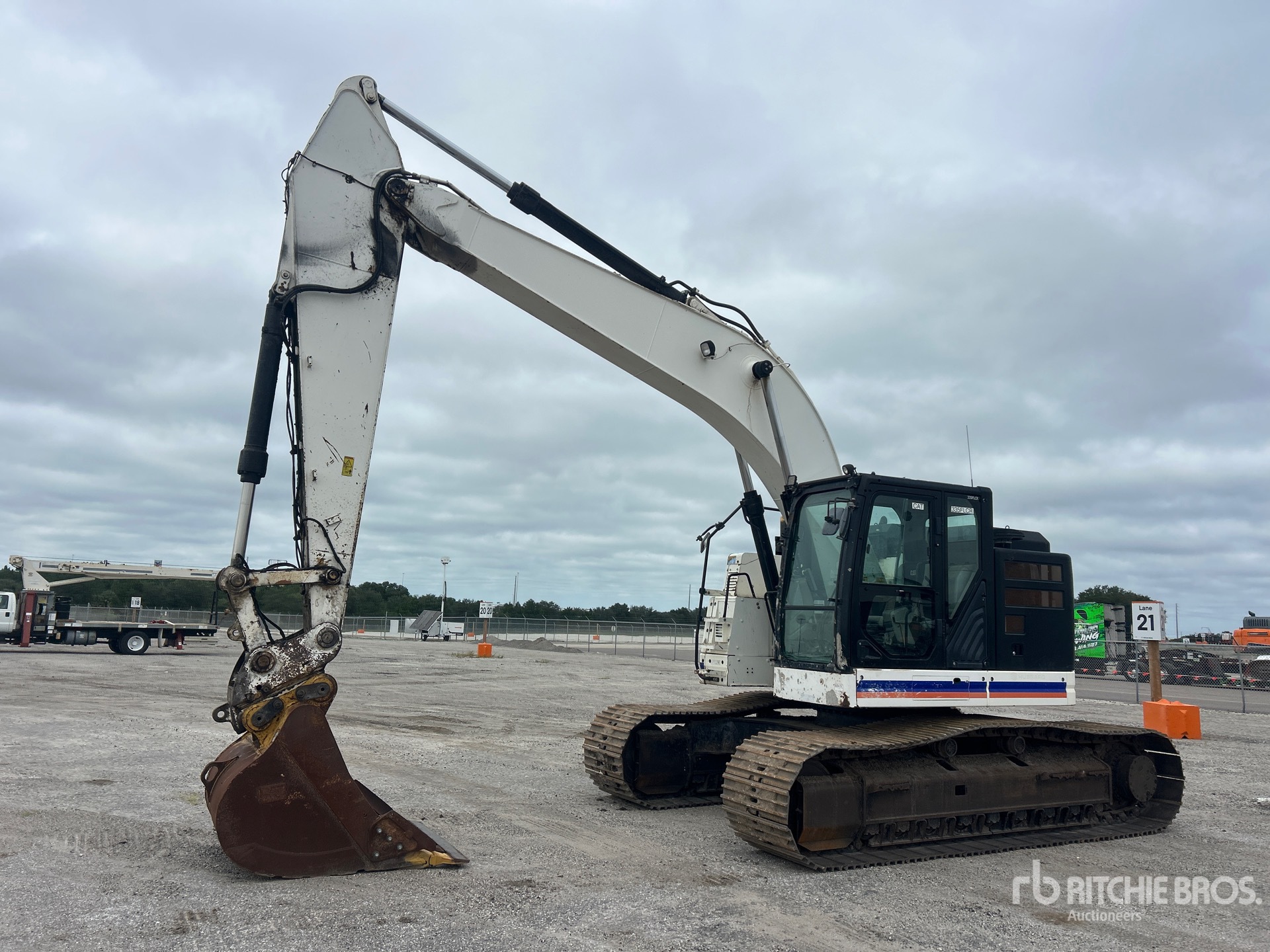 2016 Caterpillar 335F L CR