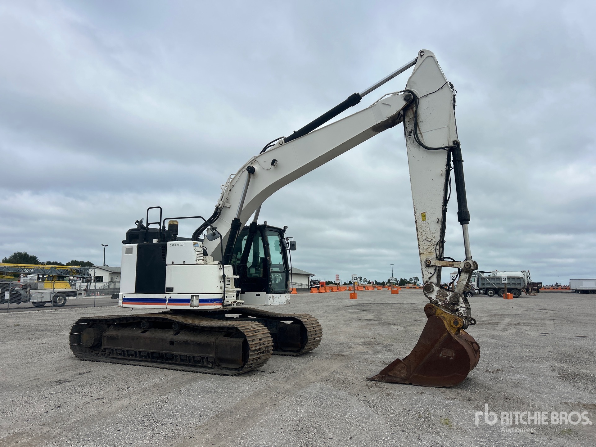 2016 Caterpillar 335F L CR