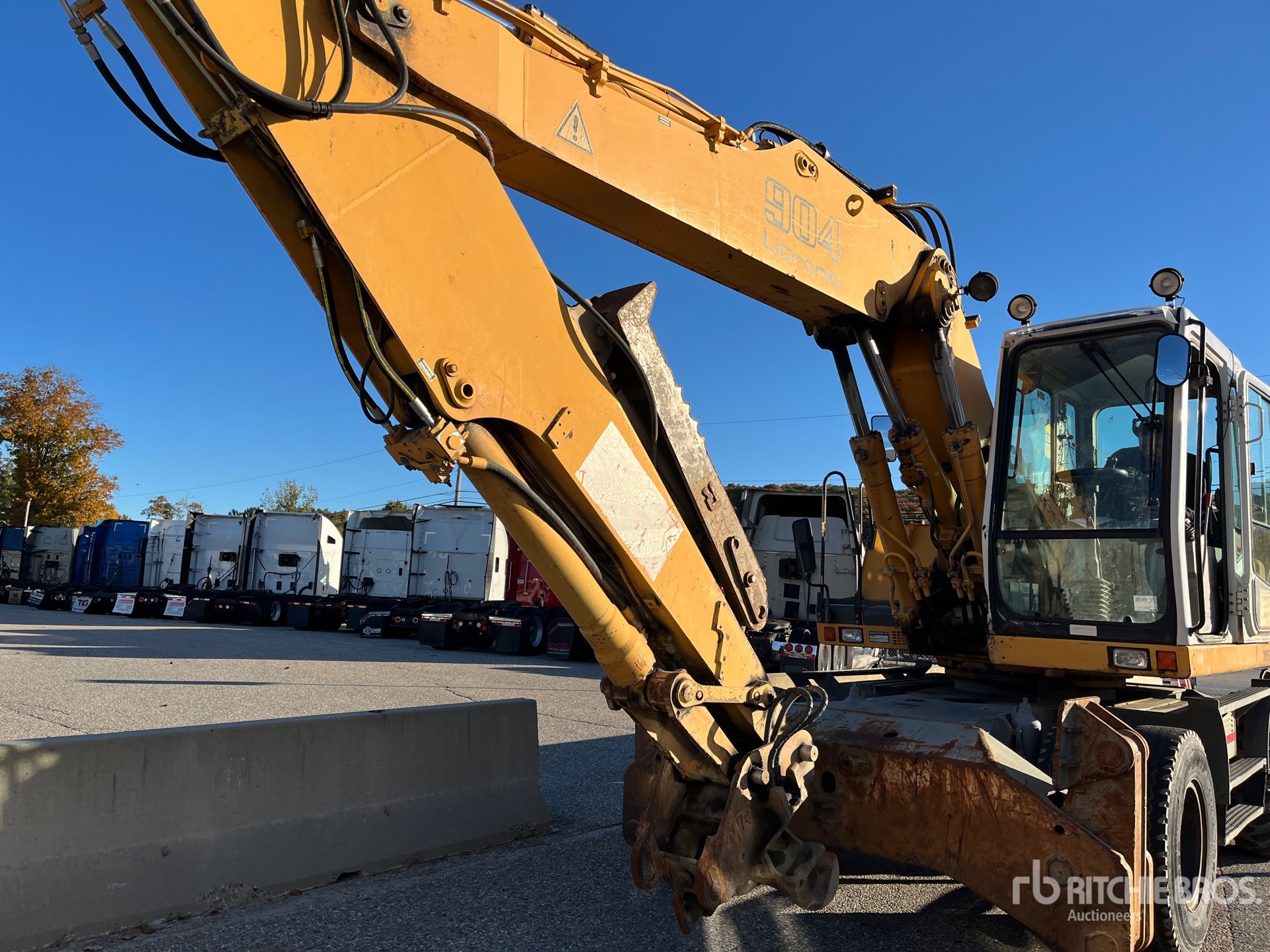 2004 Liebherr A904