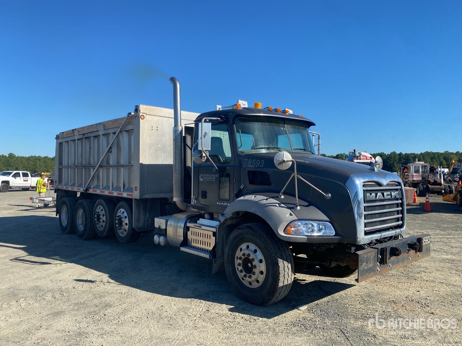 2013 Mack GU813