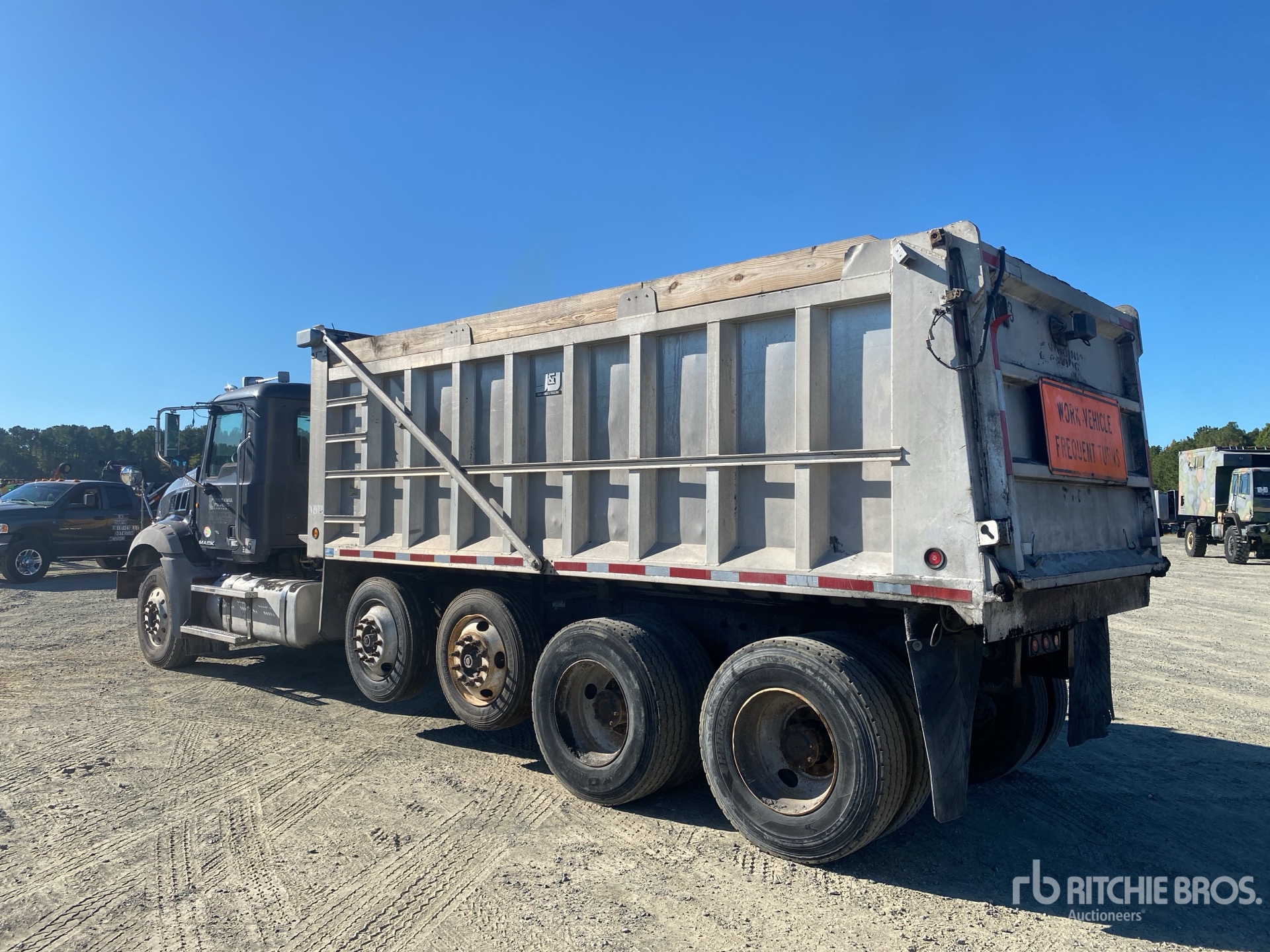 2013 Mack GU813