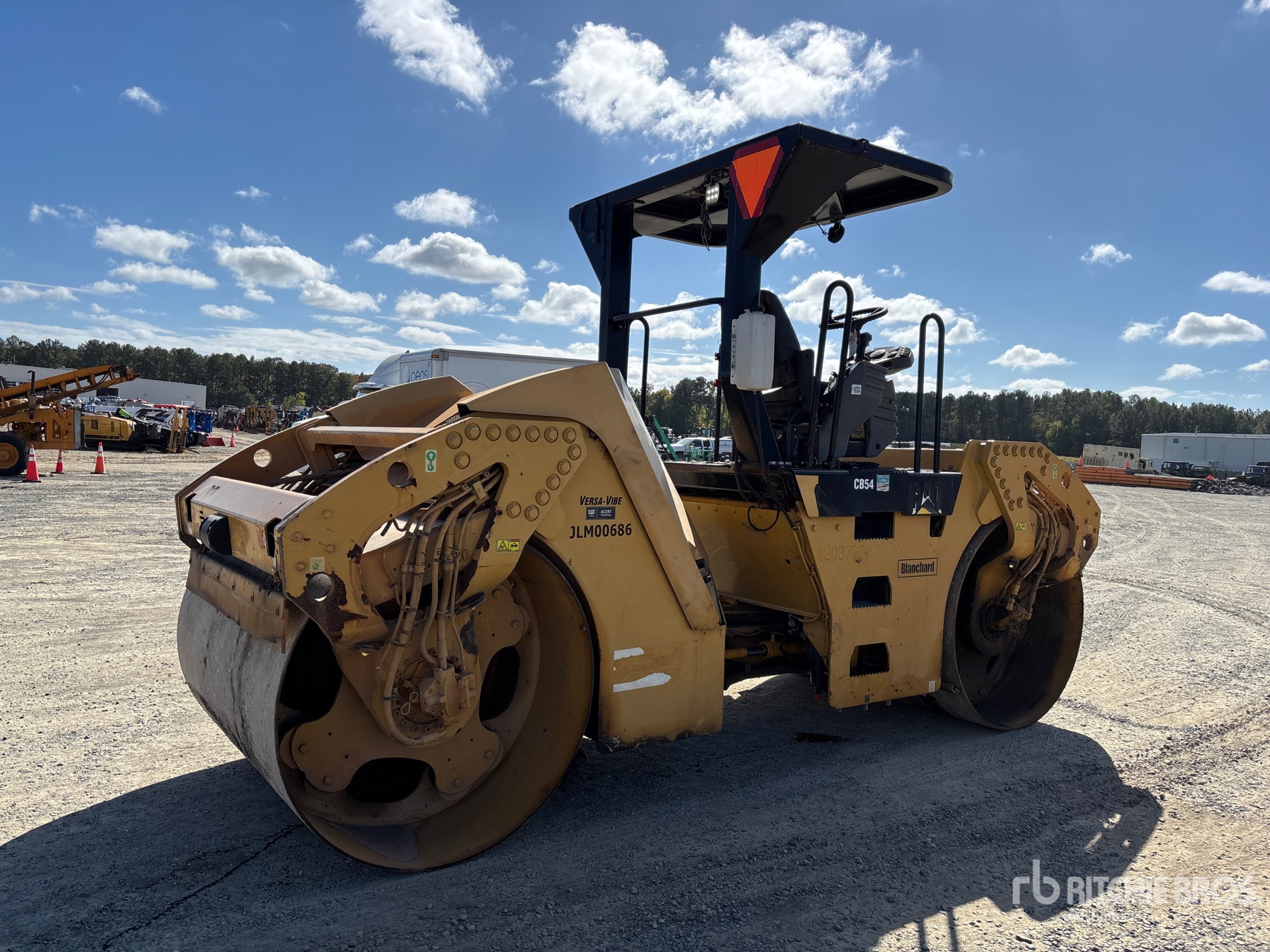 2012 Caterpillar CB54
