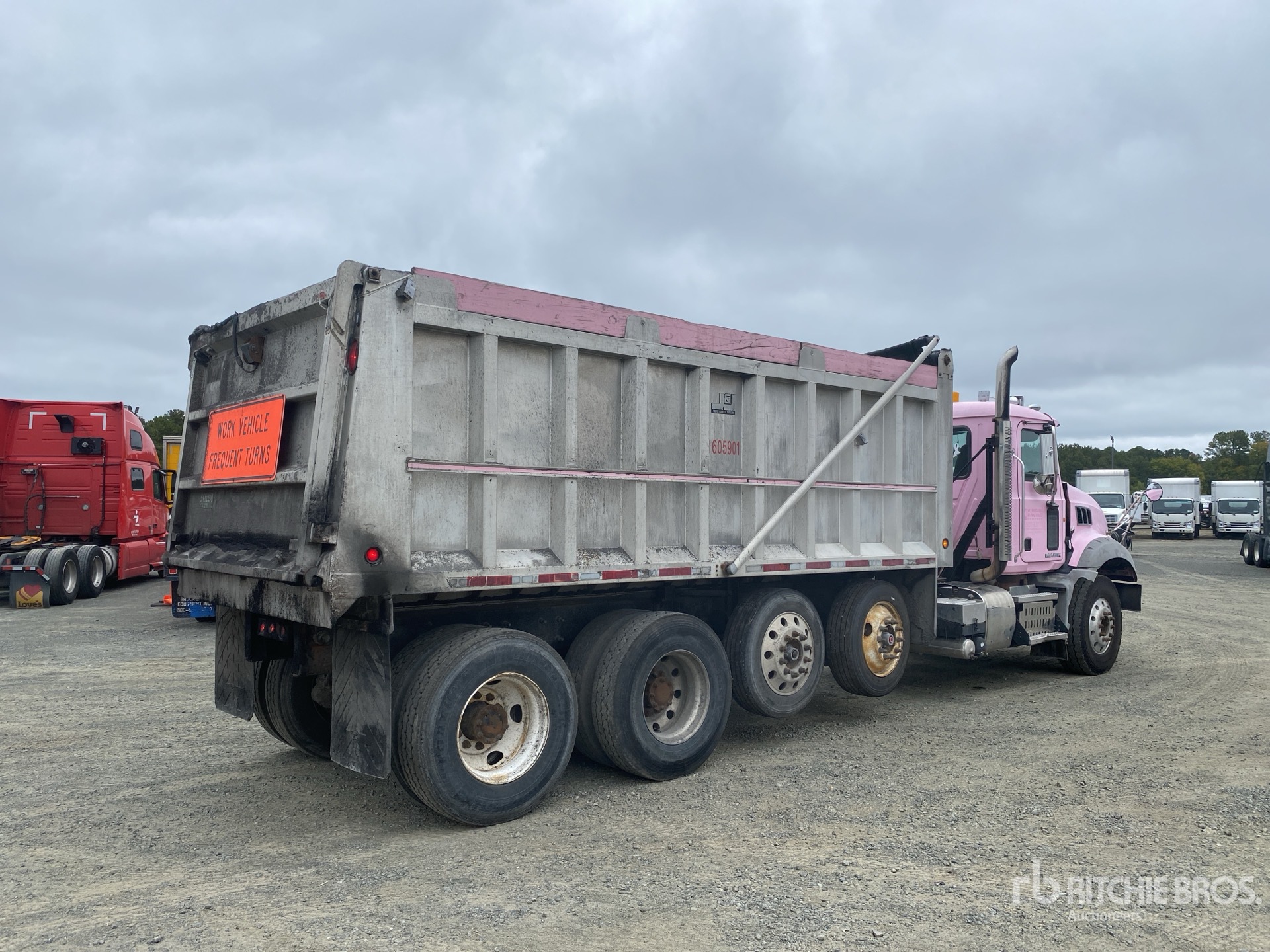 2013 Mack GU813