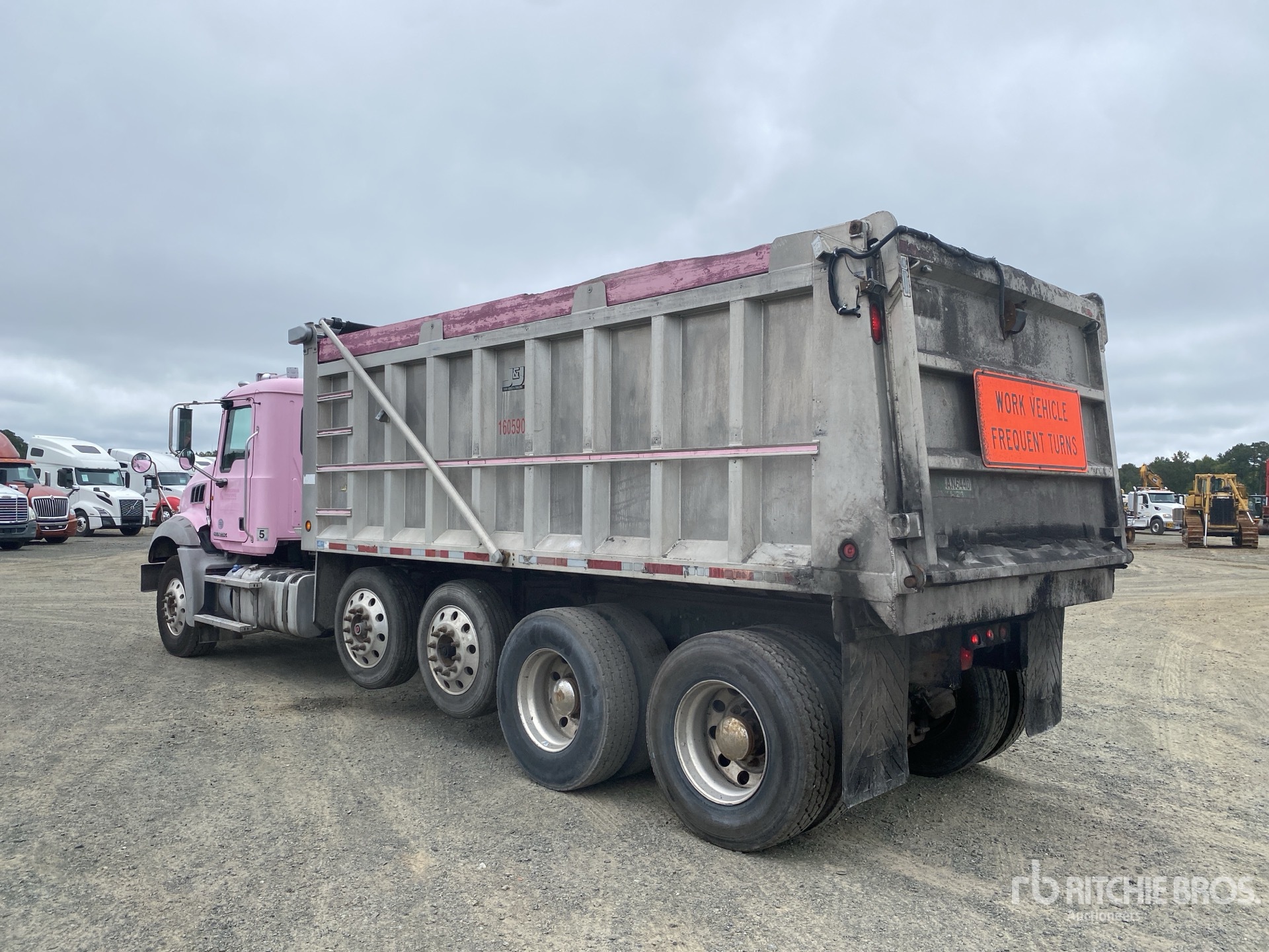 2013 Mack GU813