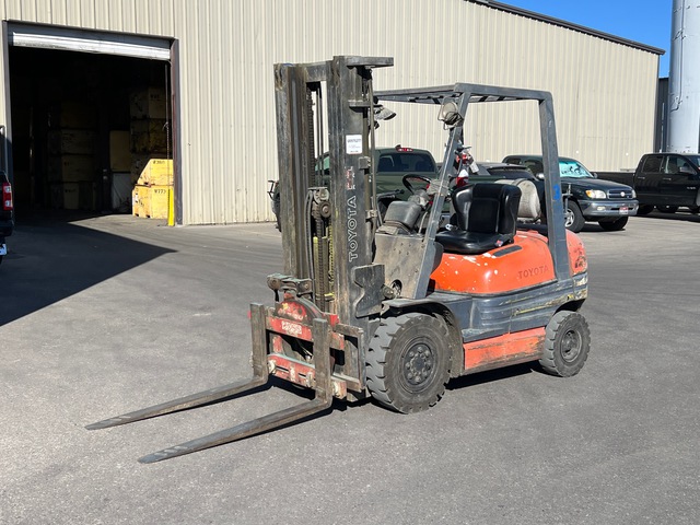 1999 Toyota 42-6FGU25 4900 lb Pneumatic Tire Forklift 1999 Toyota 42-6FGU25 4900 lb Pneumatic Tire Forklift