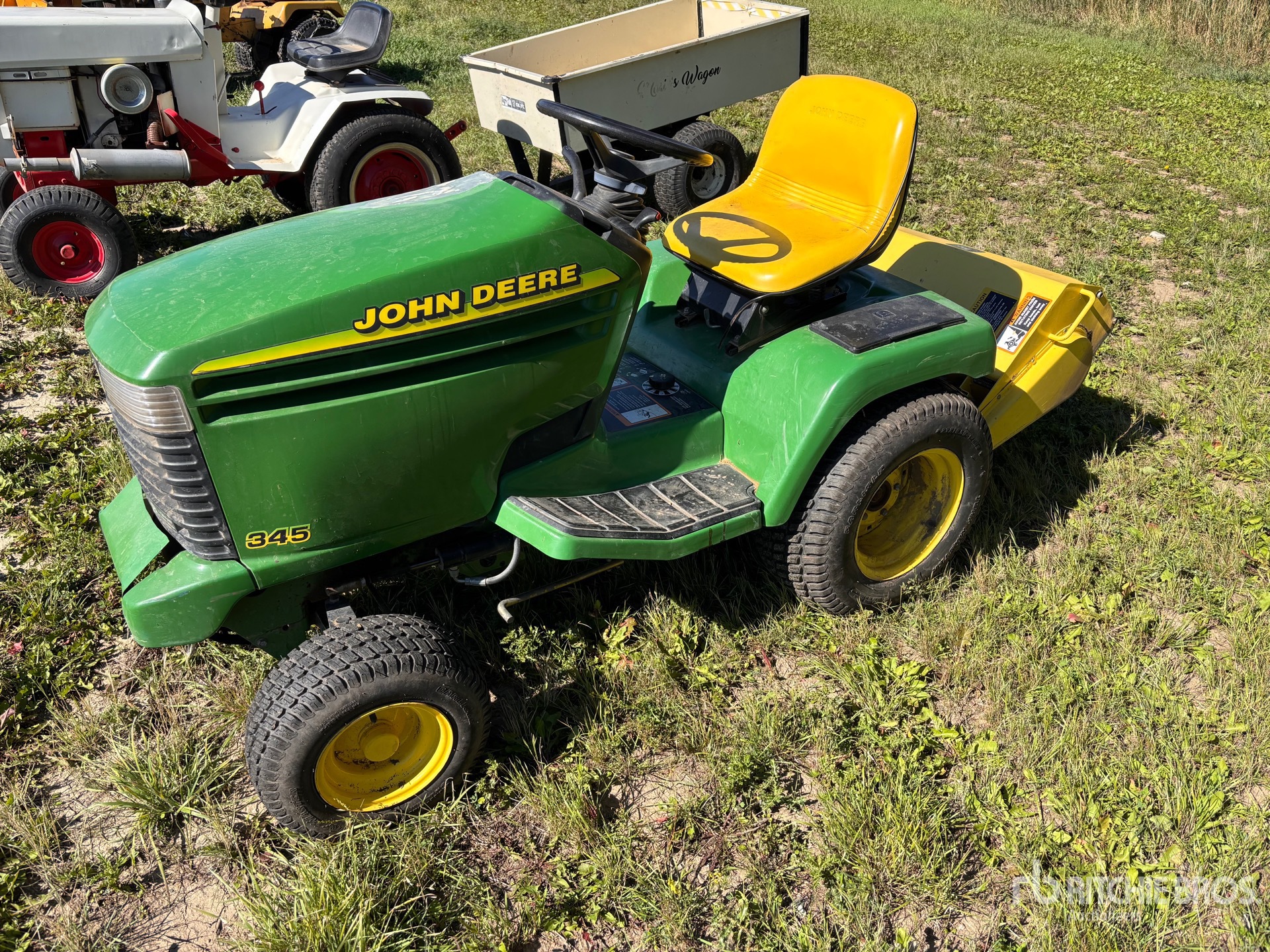 John Deere 345