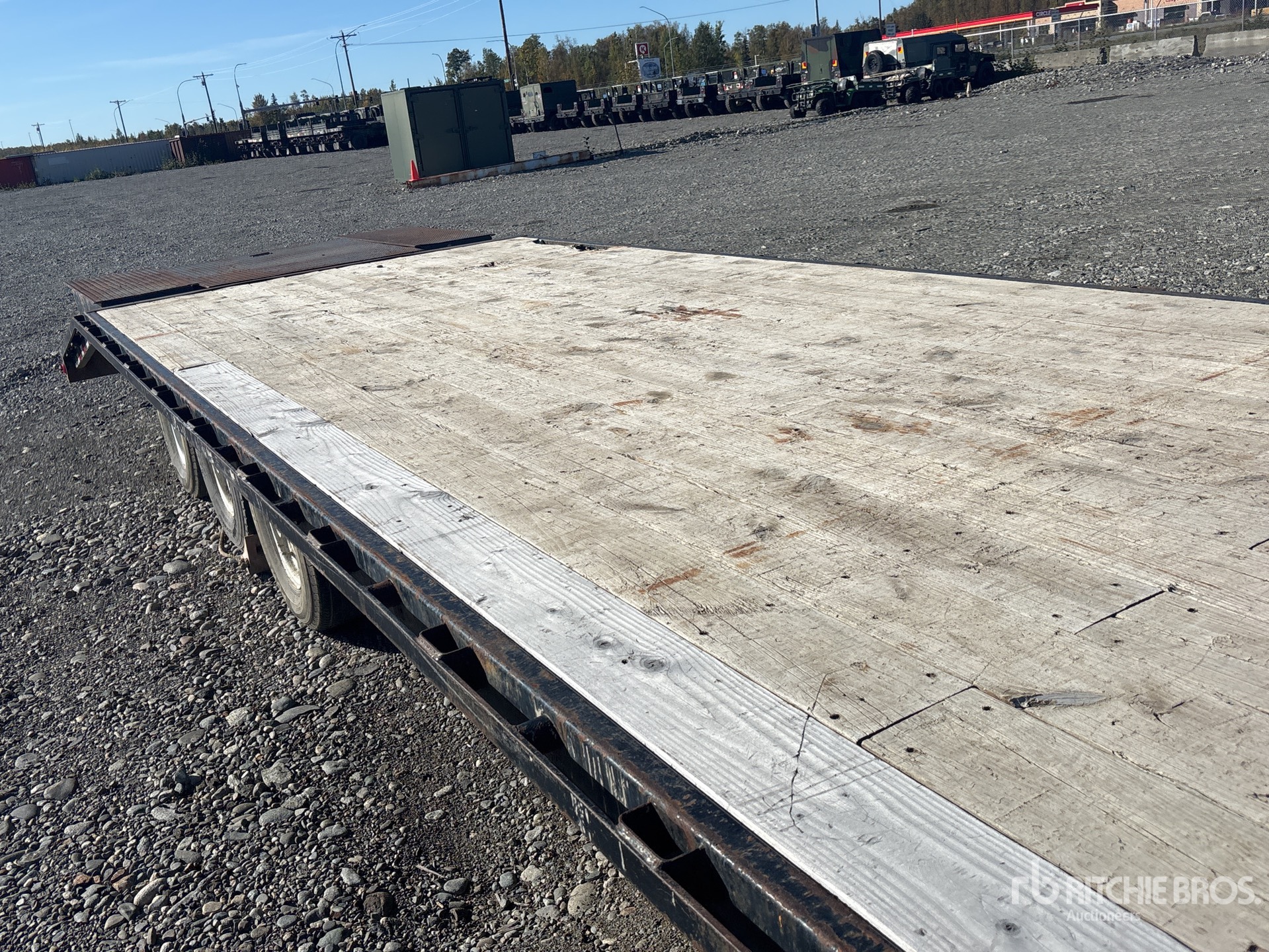 2009 Pj Trailers 29 ft Tri/A Gooseneck