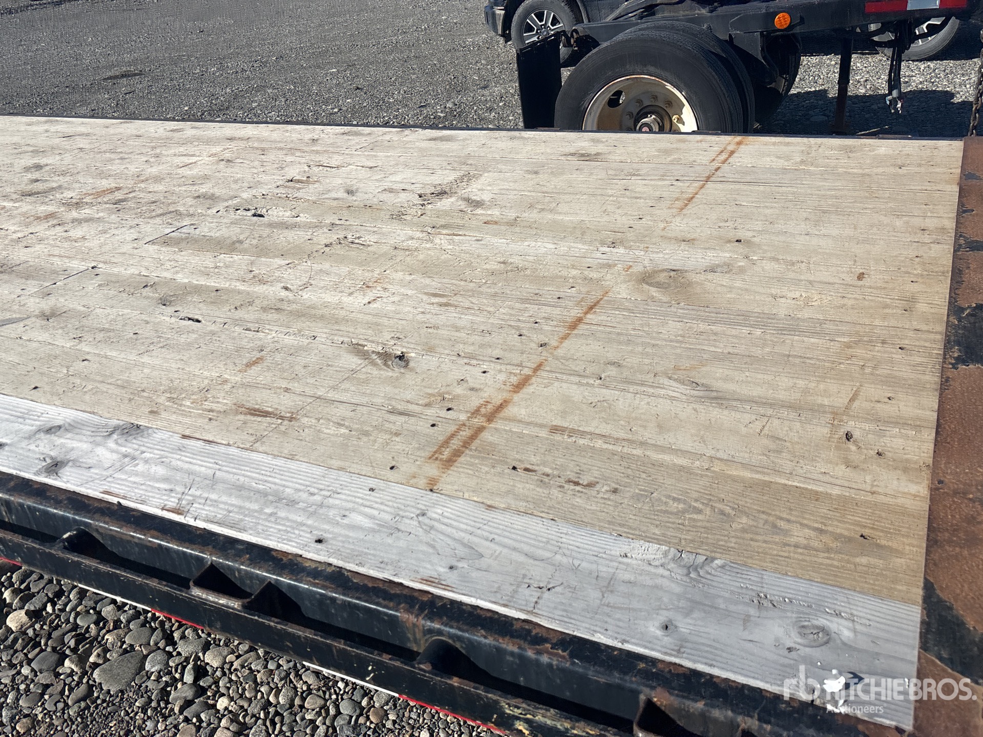 2009 Pj Trailers 29 ft Tri/A Gooseneck