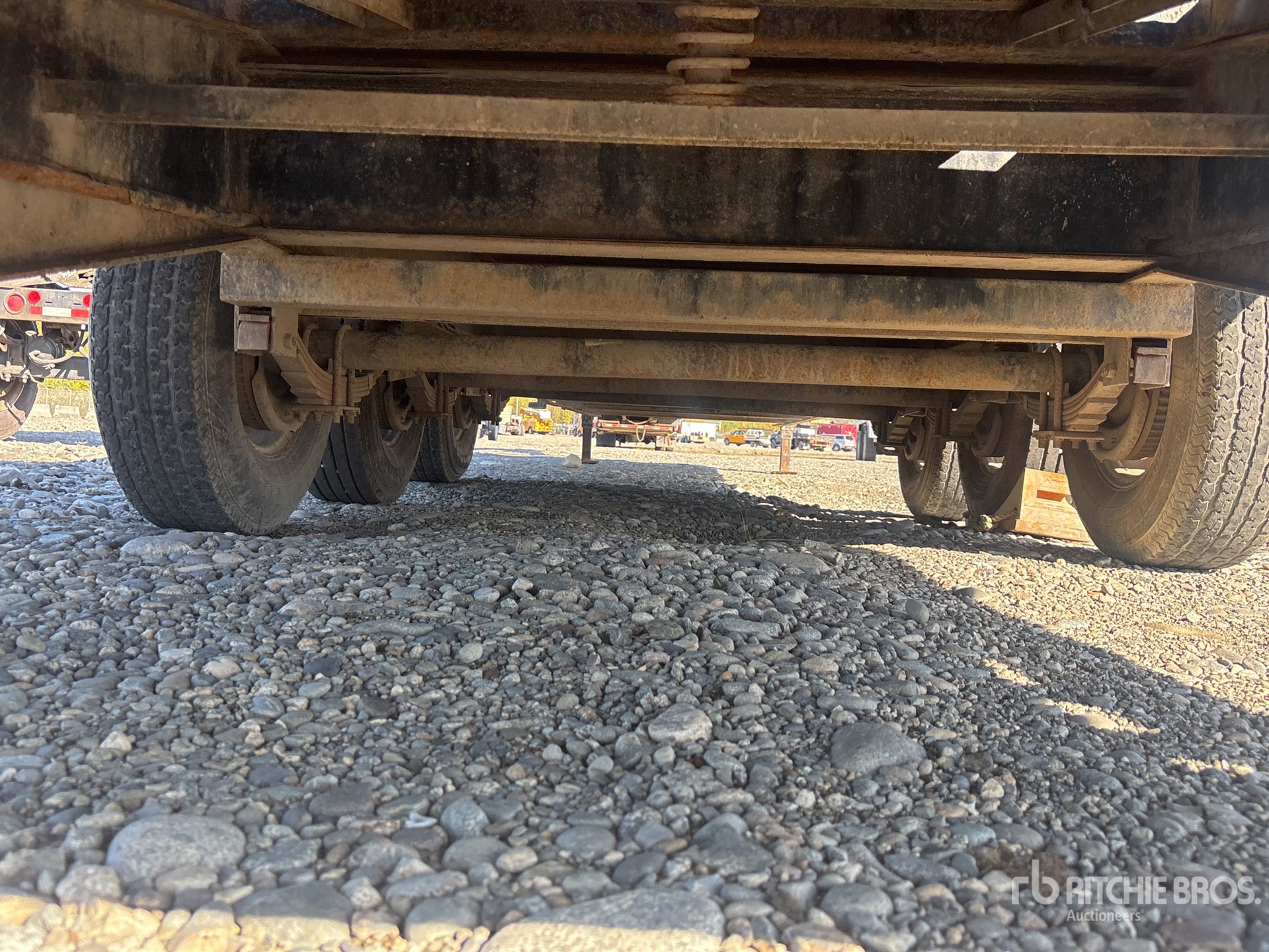 2009 Pj Trailers 29 ft Tri/A Gooseneck