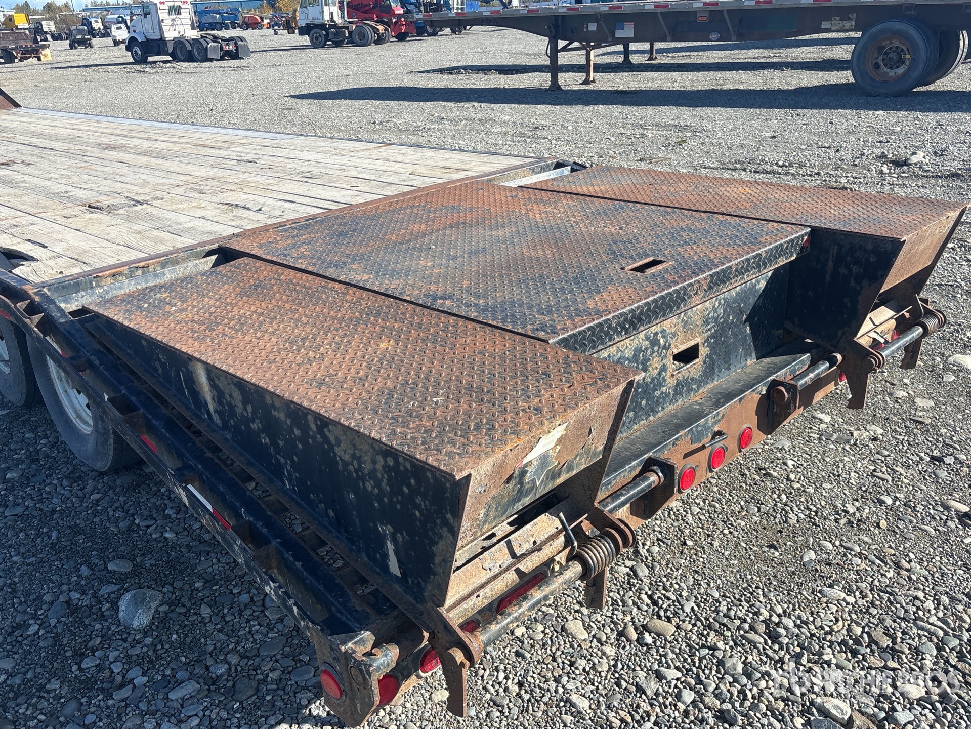2009 Pj Trailers 29 ft Tri/A Gooseneck
