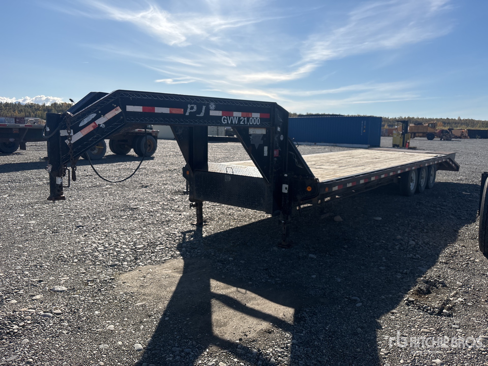 2009 Pj Trailers 29 ft Tri/A Gooseneck