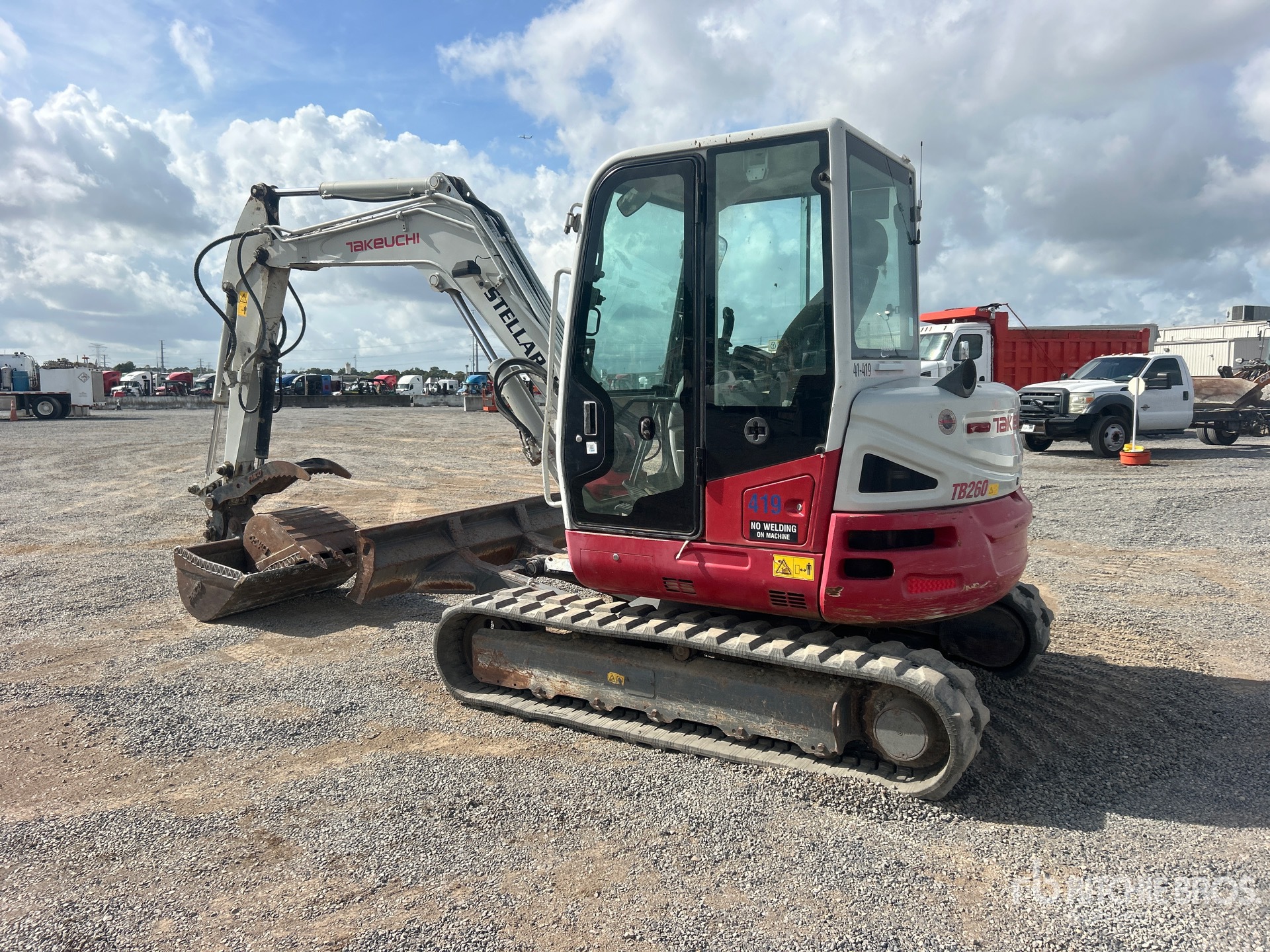 2016 Takeuchi TB260