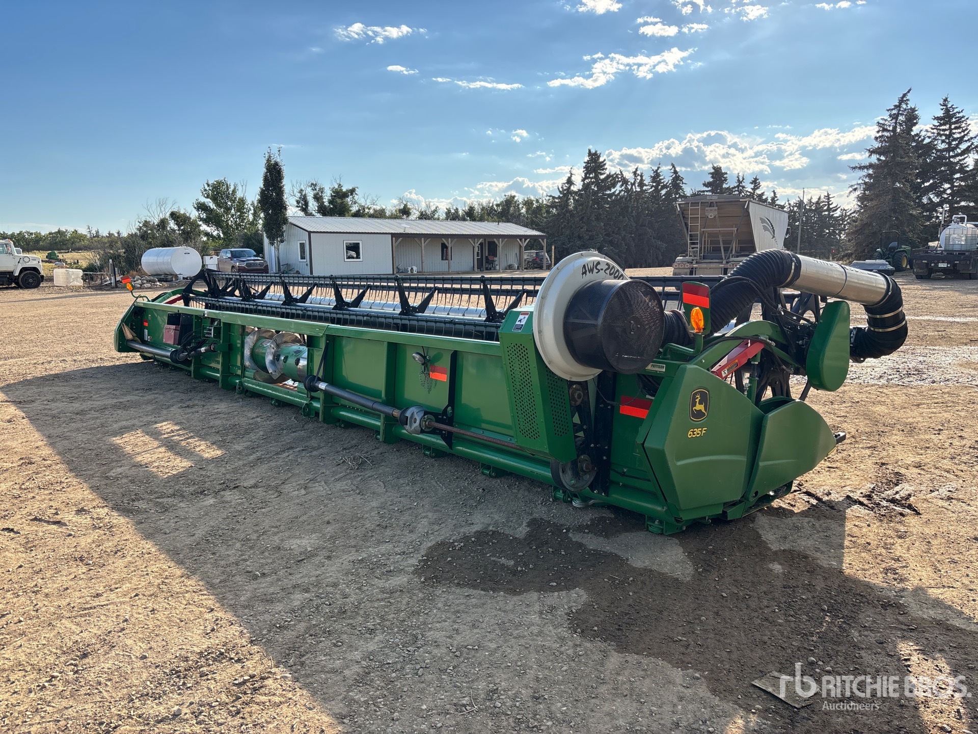2017 John Deere 635F