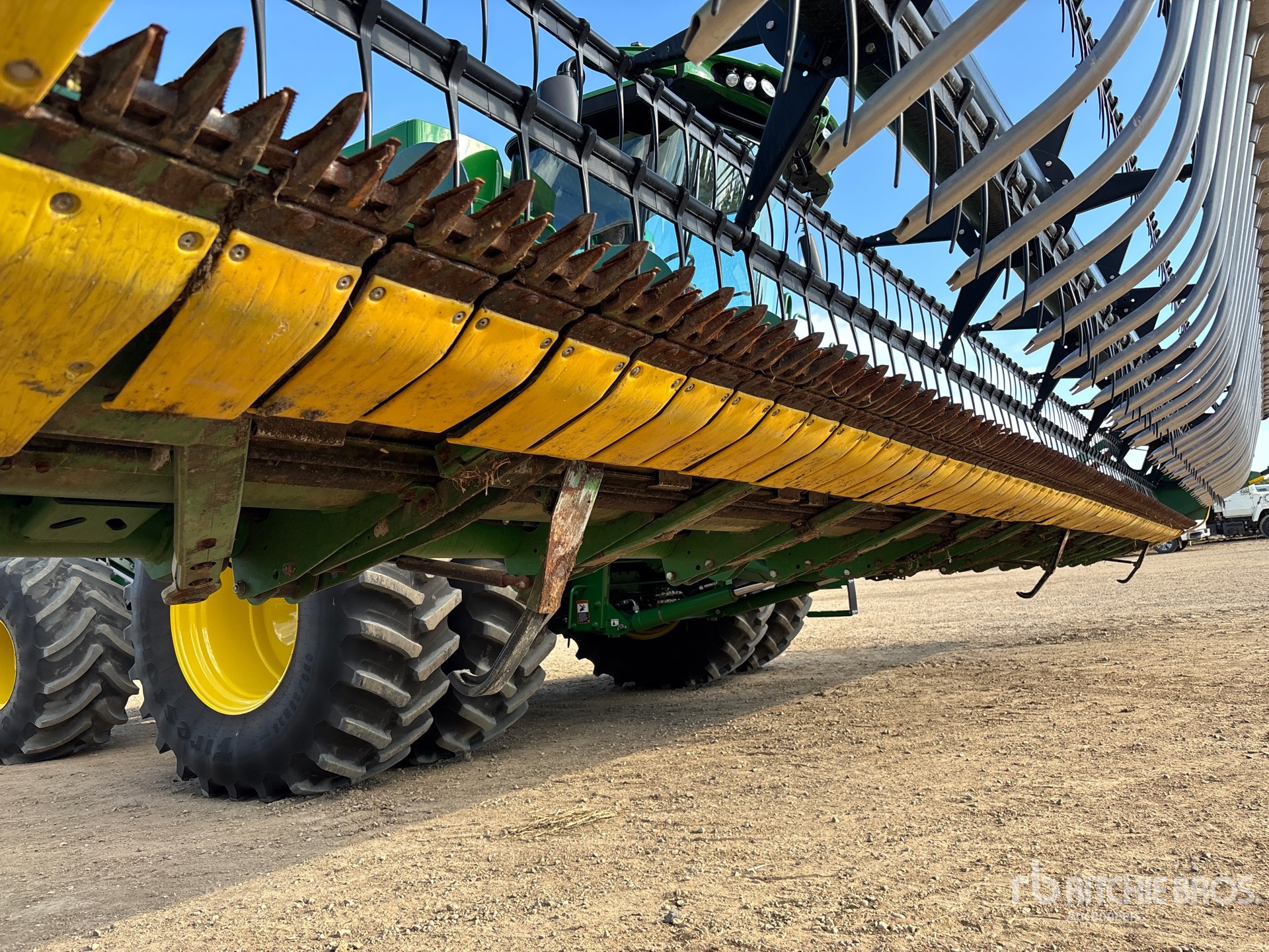 2017 John Deere 635F
