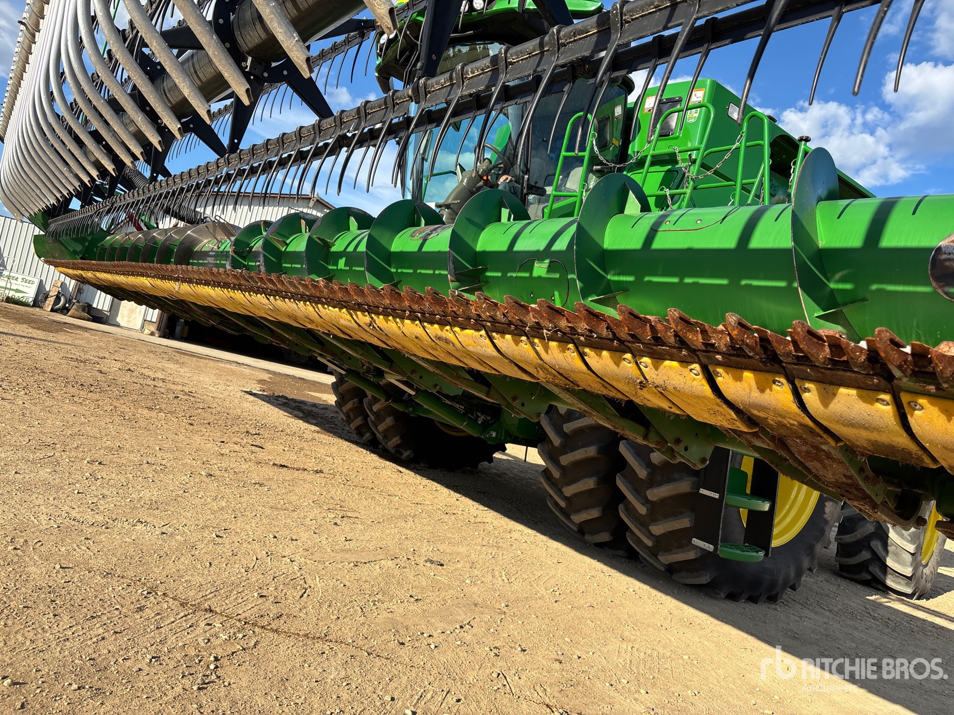 2017 John Deere 635F
