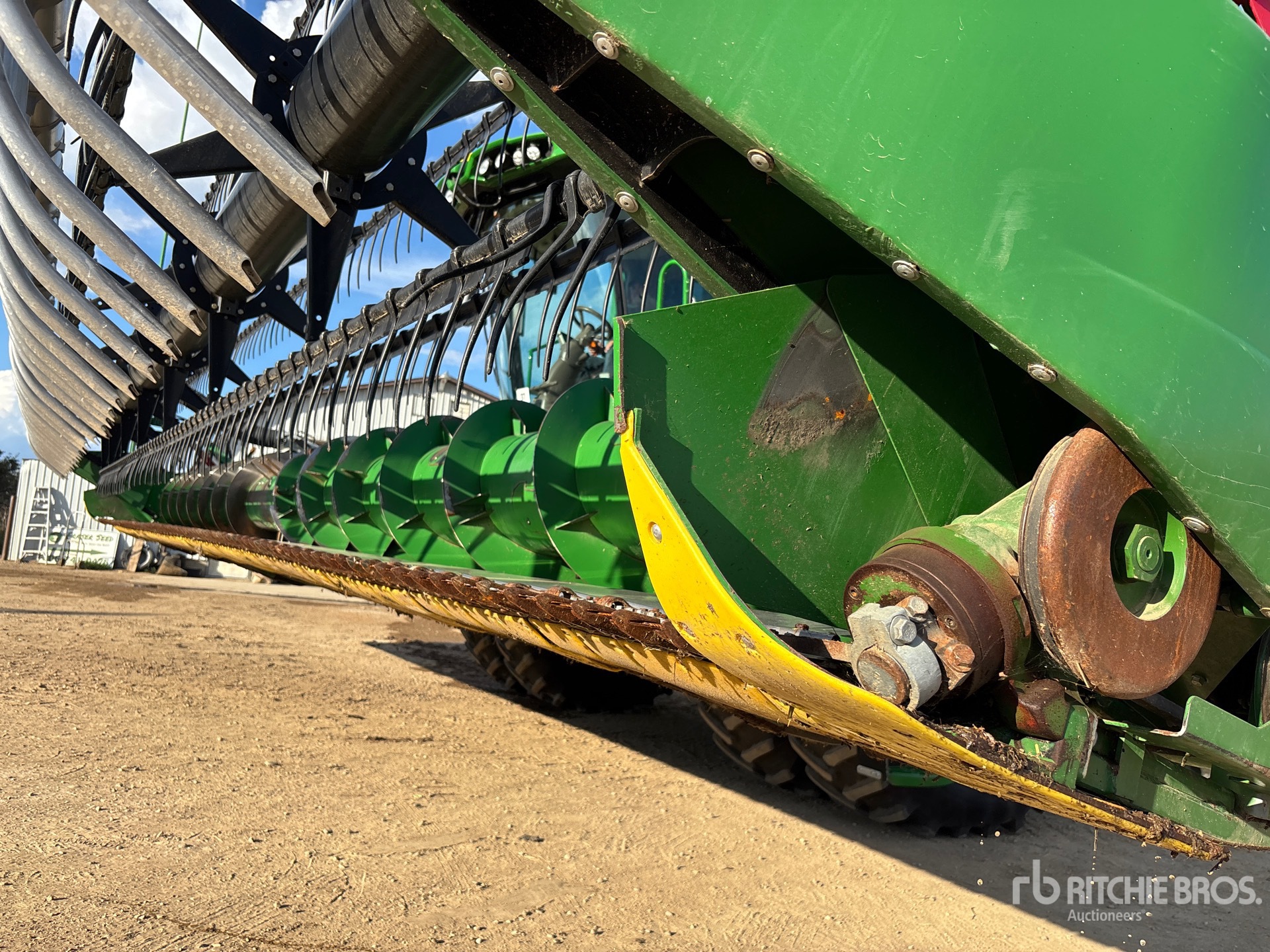 2017 John Deere 635F