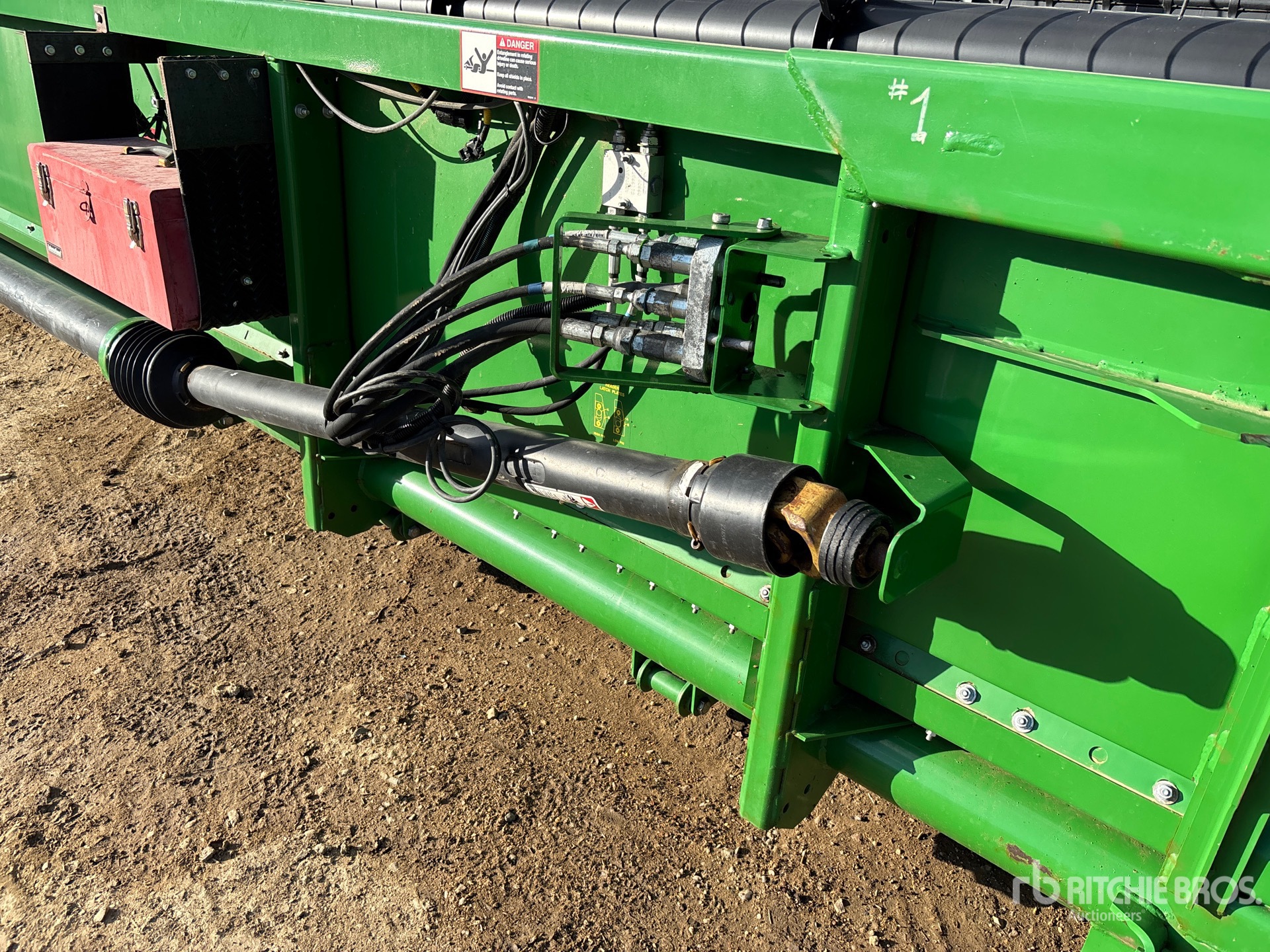 2017 John Deere 635F