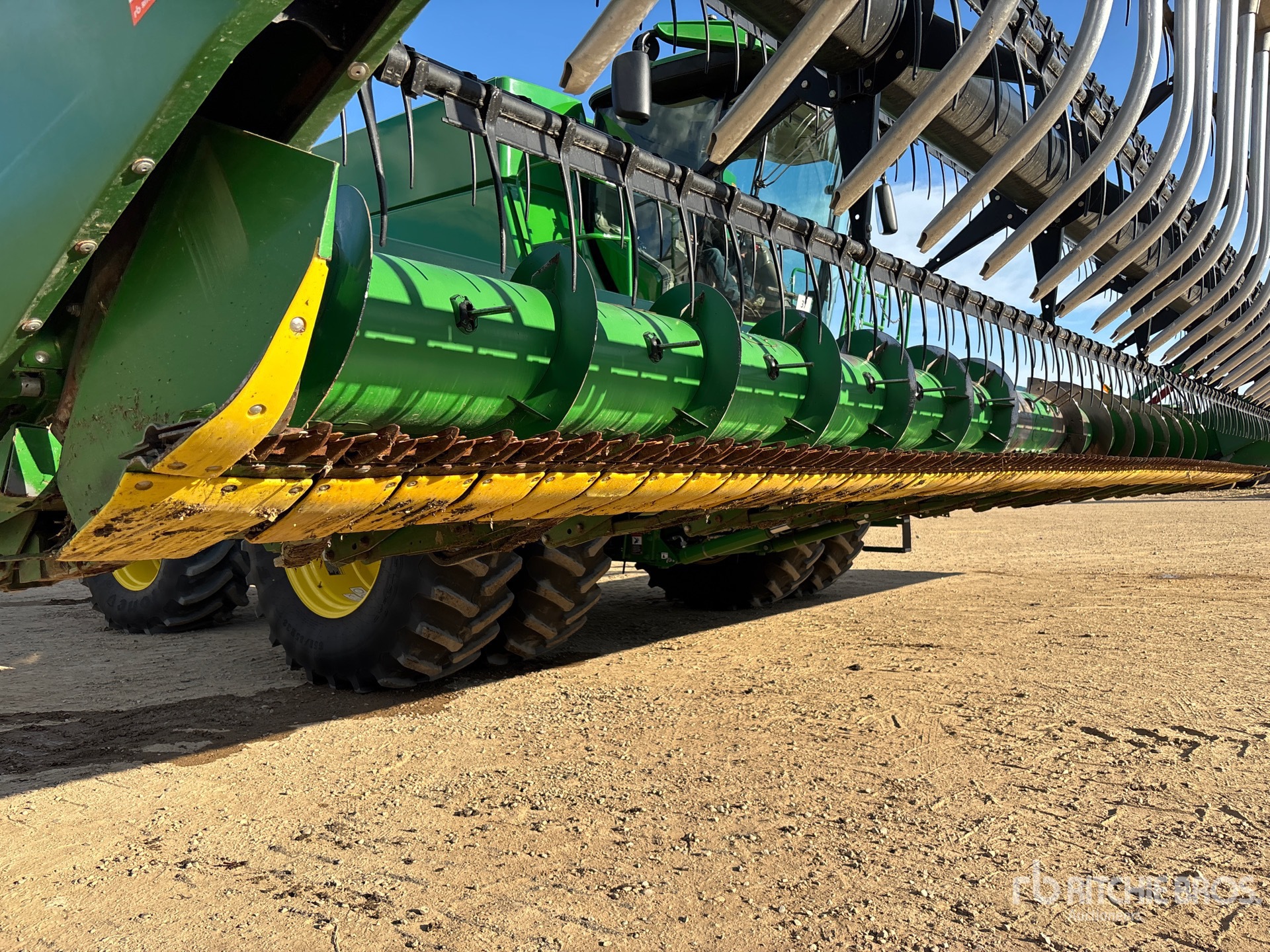 2017 John Deere 635F