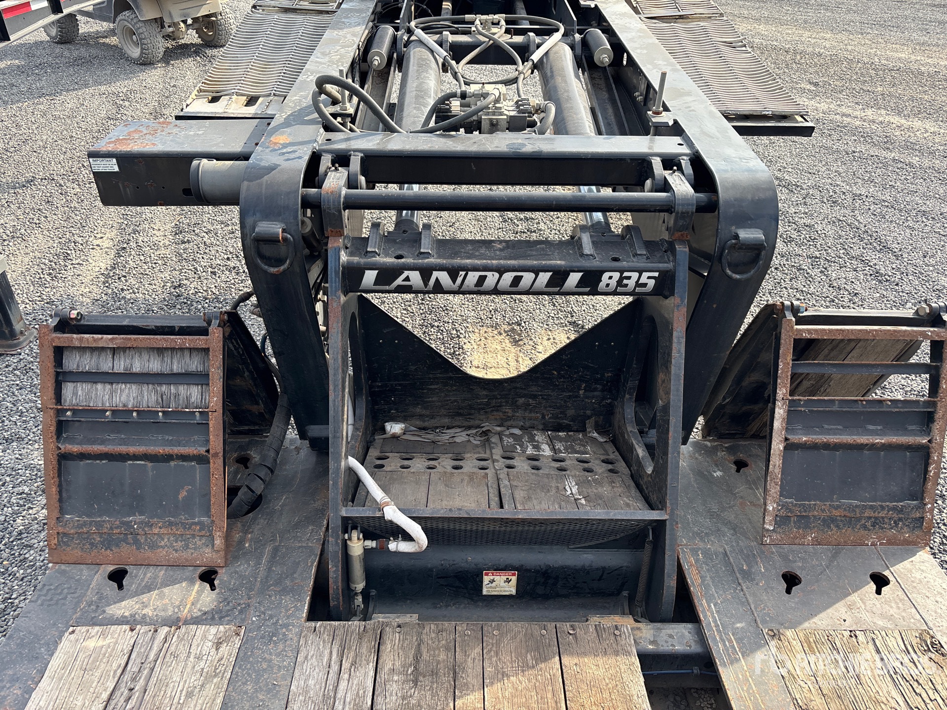 2019 Landoll 835