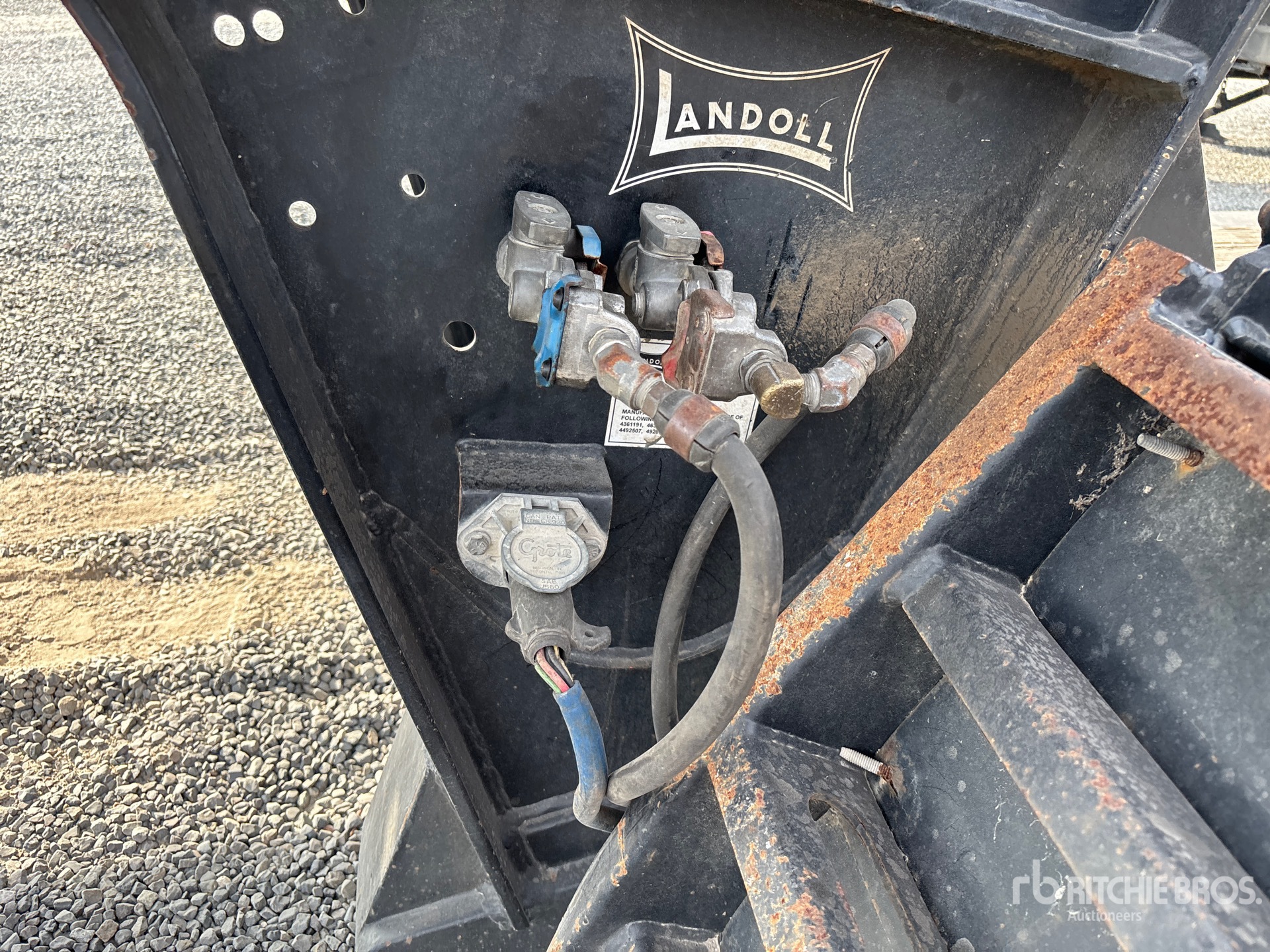 2019 Landoll 835