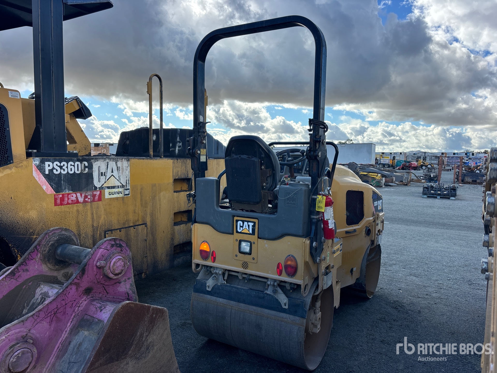 2015 Caterpillar CB22B