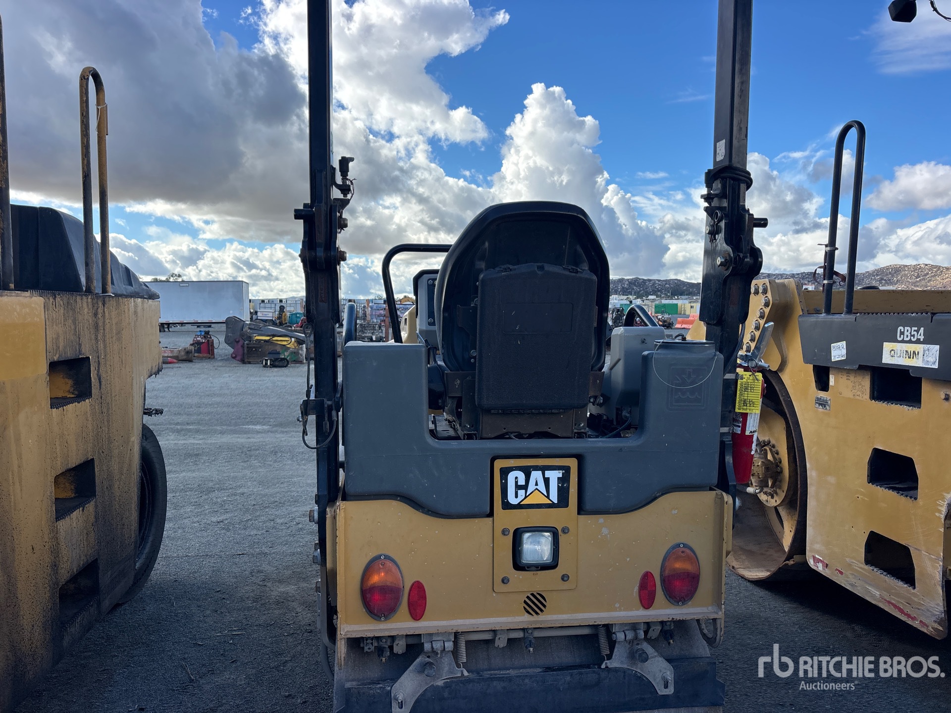 2015 Caterpillar CB22B