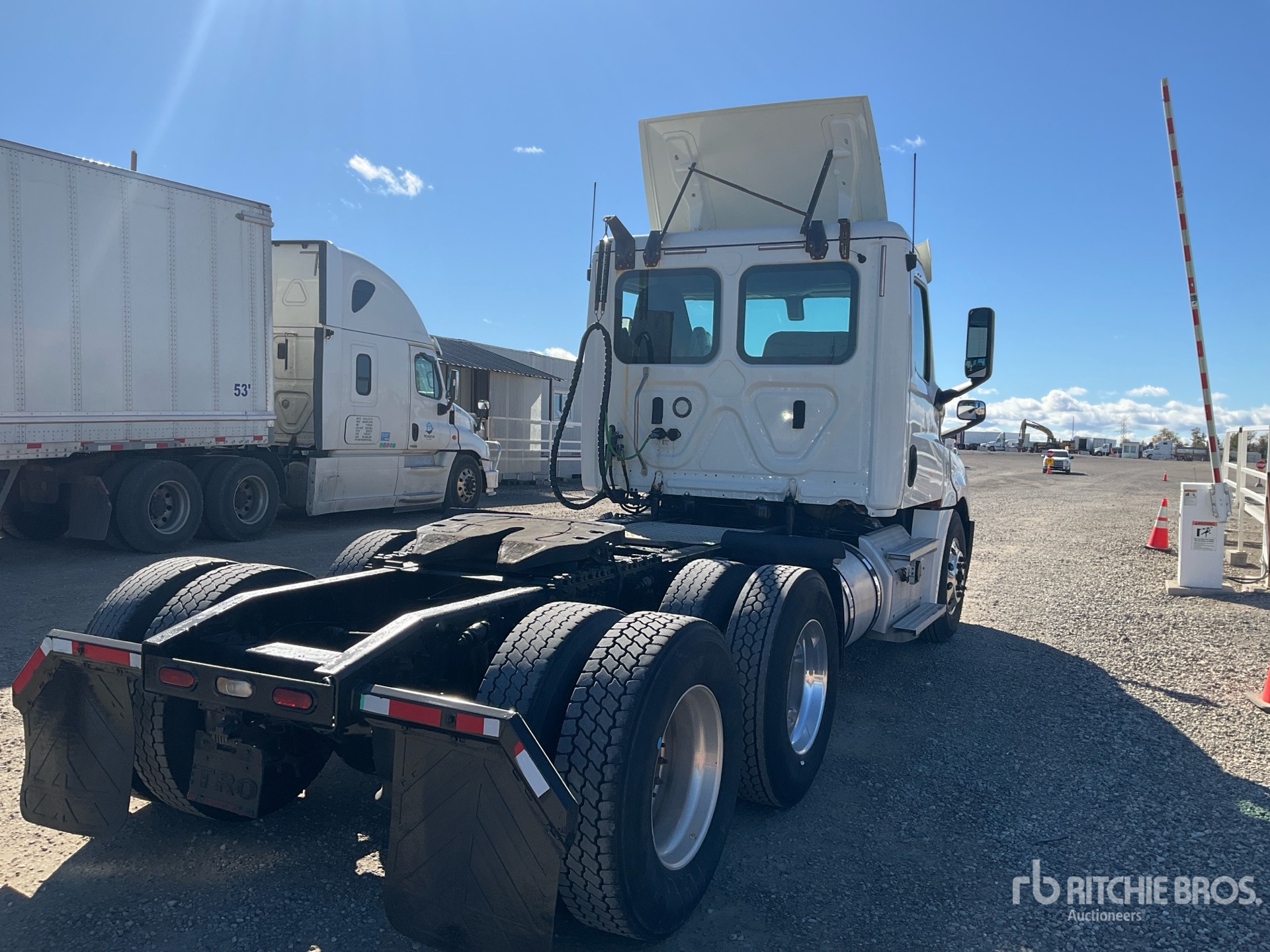 2020 Freightliner CASCADIA 126
