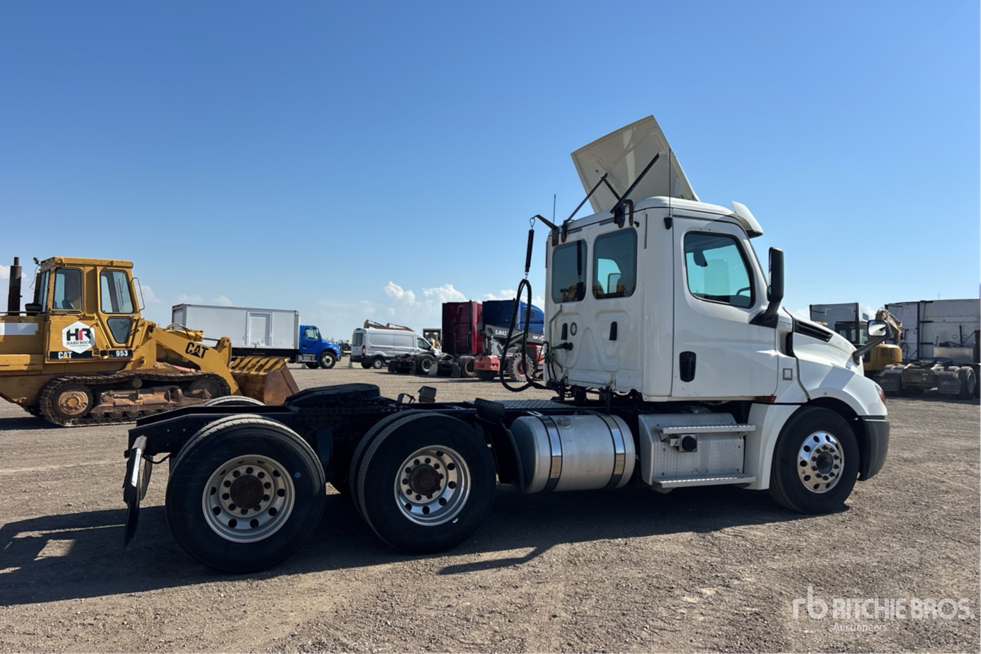 2020 Freightliner CASCADIA 126
