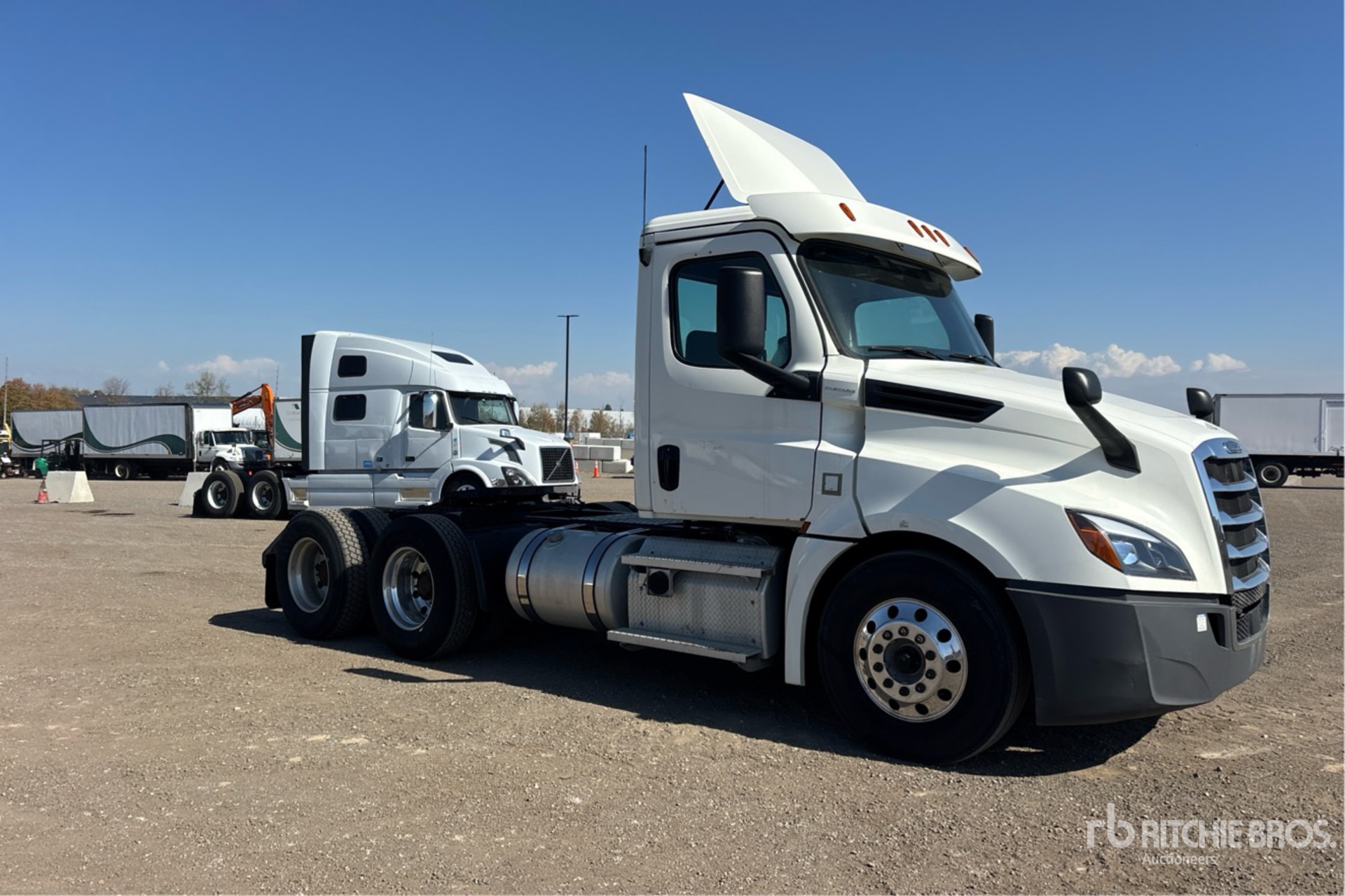 2020 Freightliner CASCADIA 126