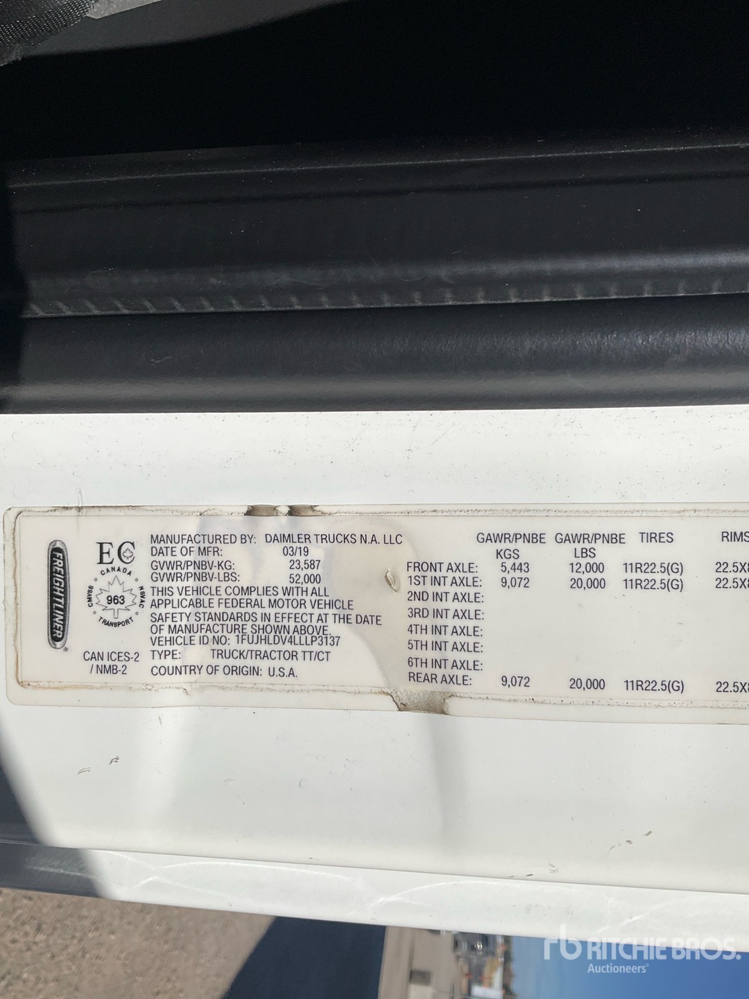 2020 Freightliner CASCADIA 126