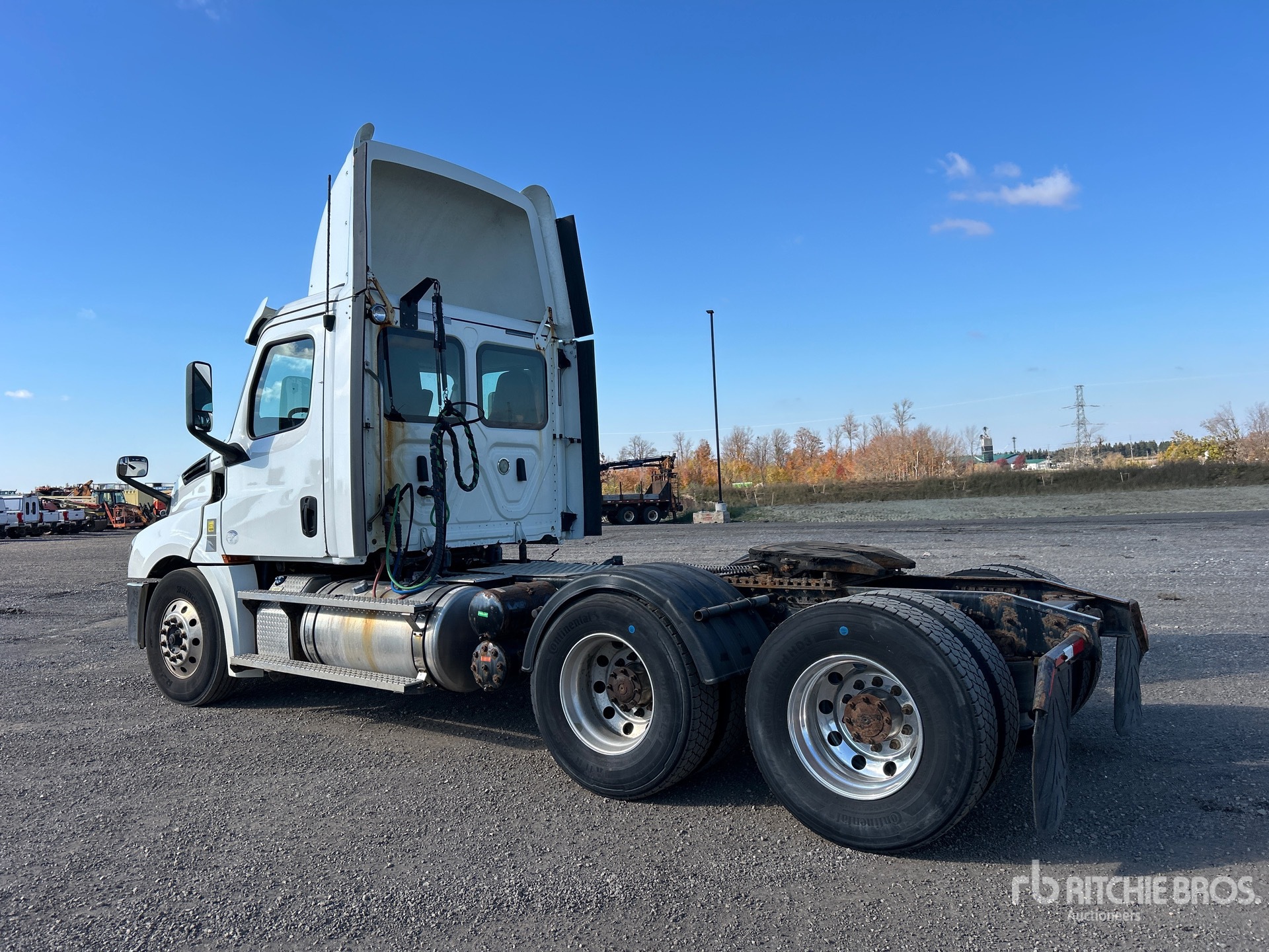 2020 Freightliner CASCADIA 126
