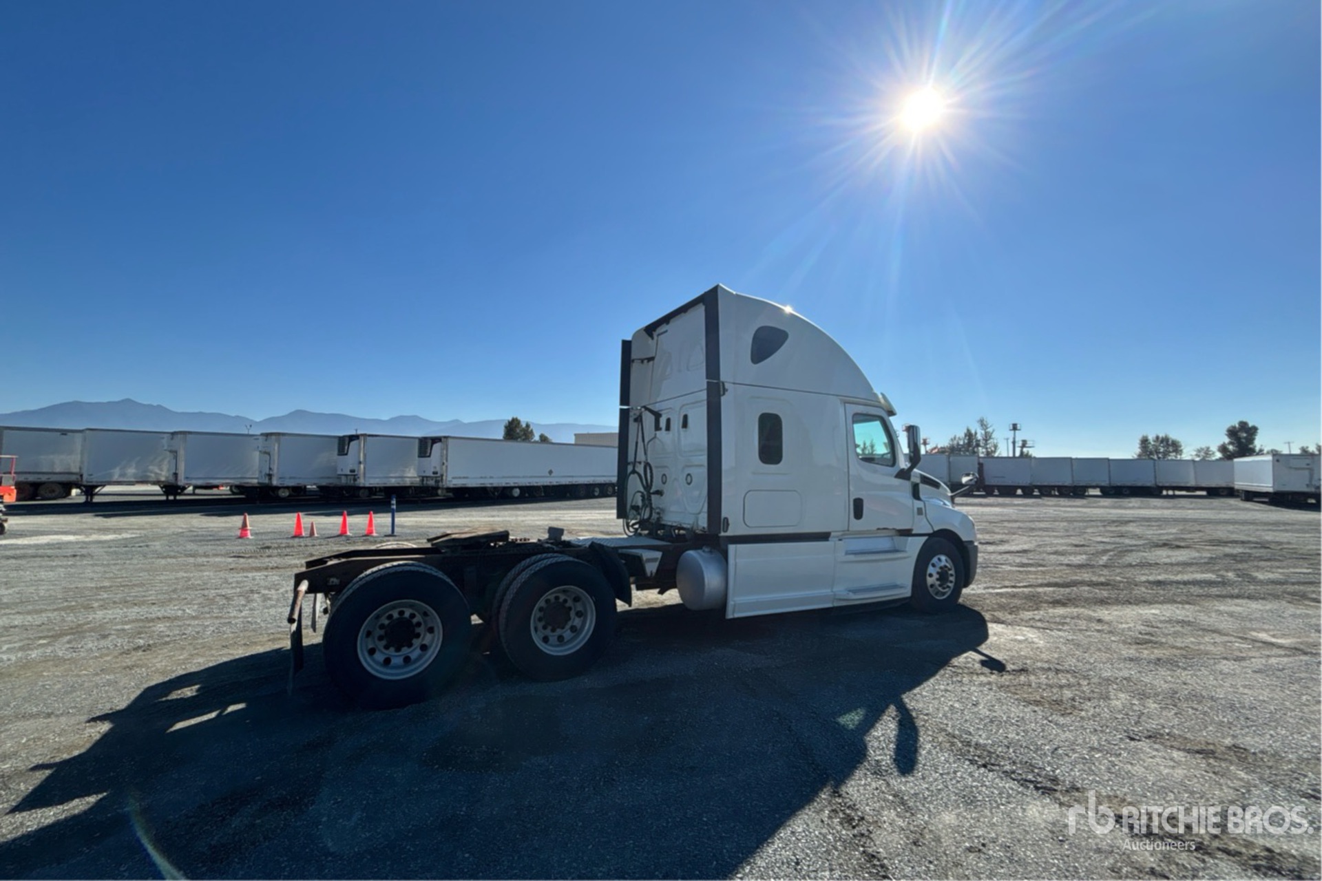 2019 Freightliner CASCADIA 126