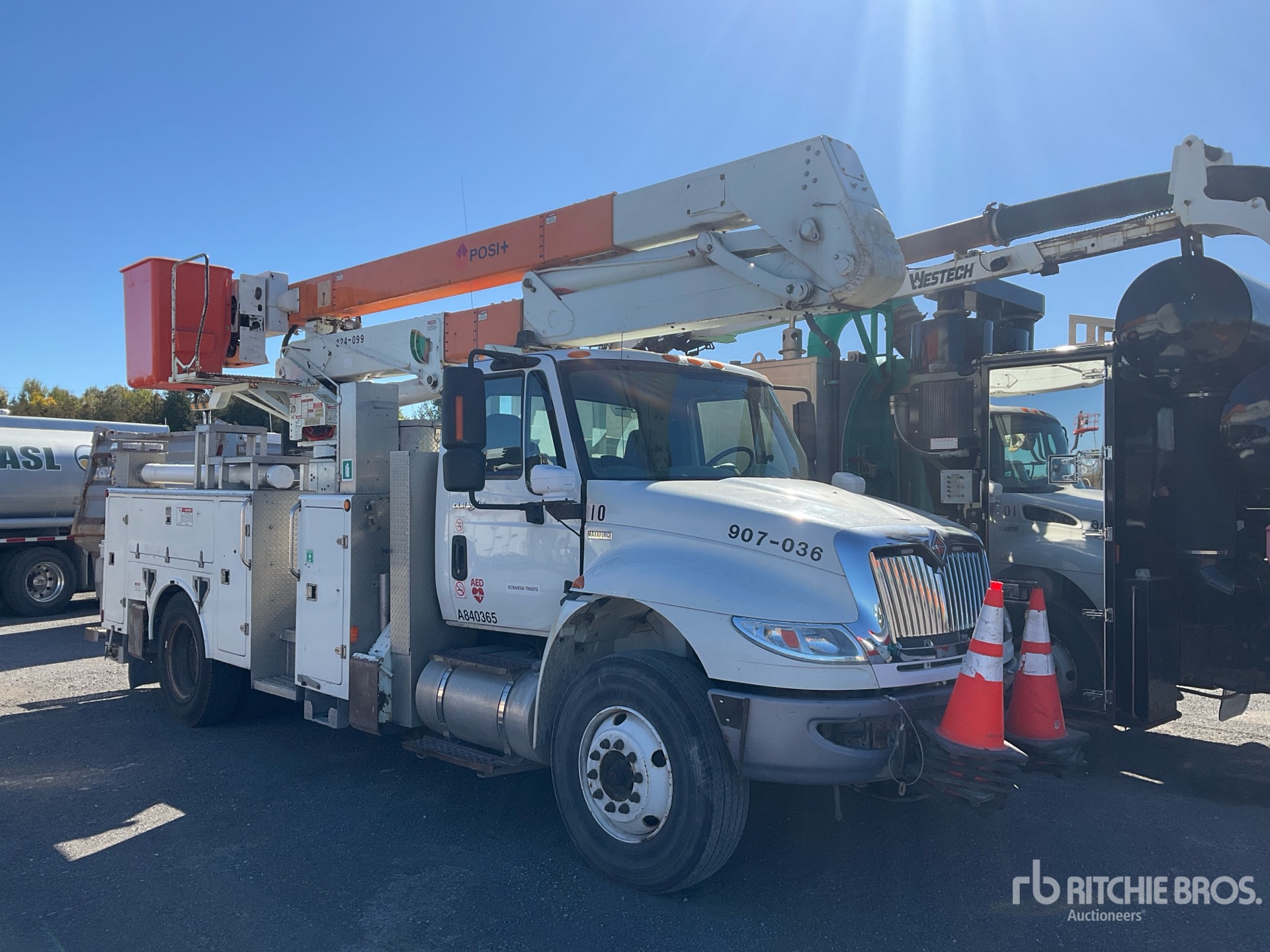 2013 International 4400SBA