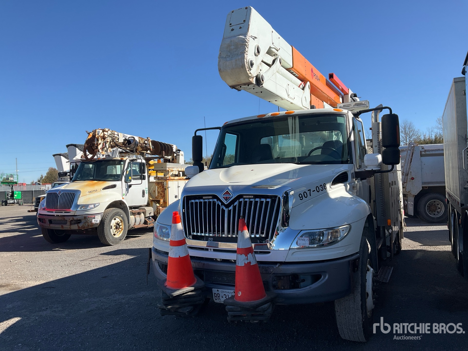 Photo of 2013 International 4400SBA