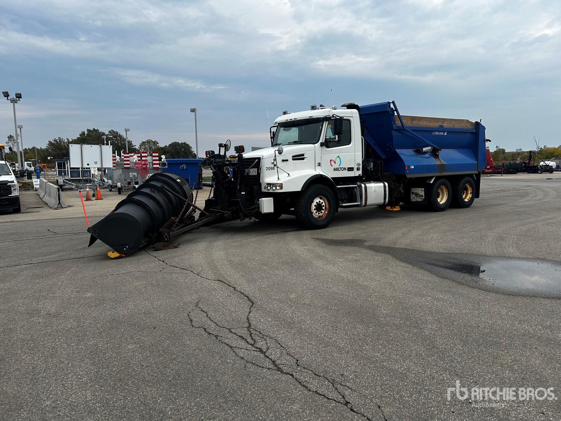 2014 Volvo VHD64B
