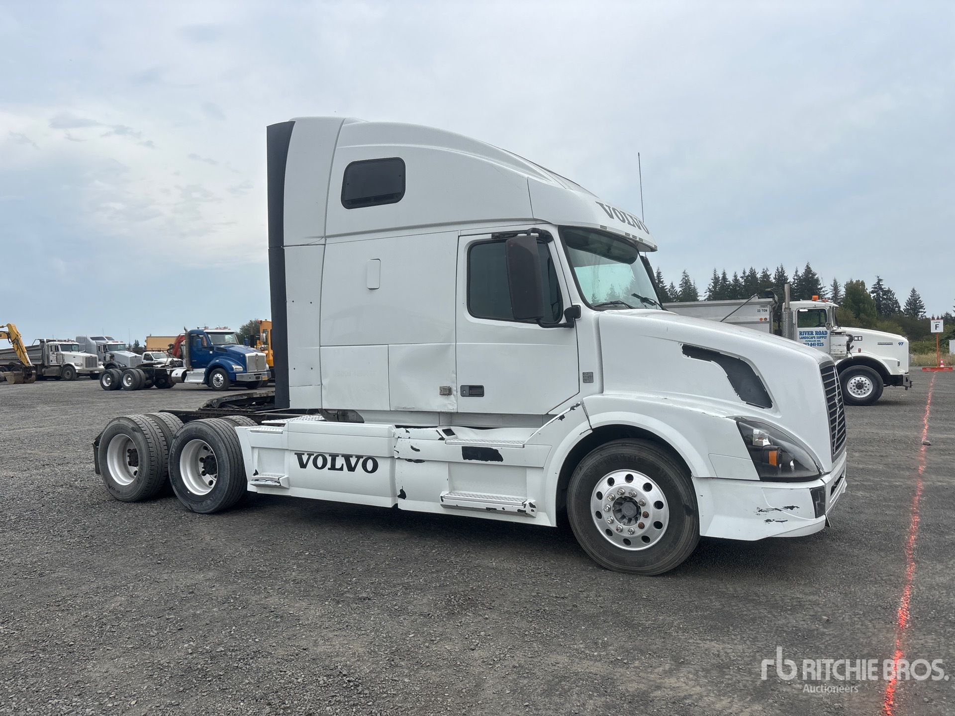 2013 Volvo VNL670