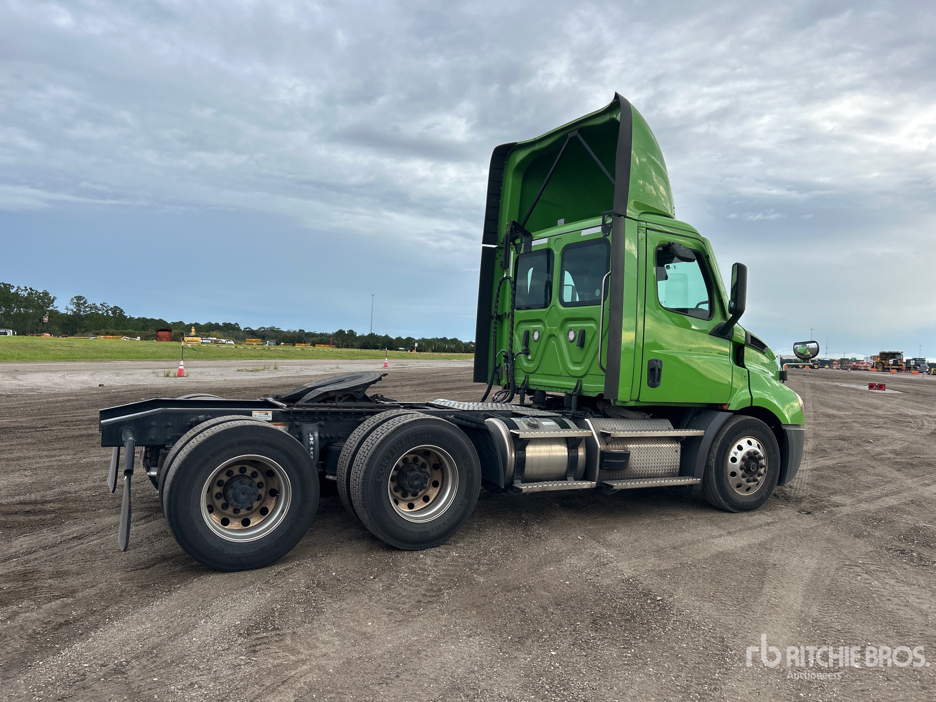 2021 Freightliner CASCADIA 113