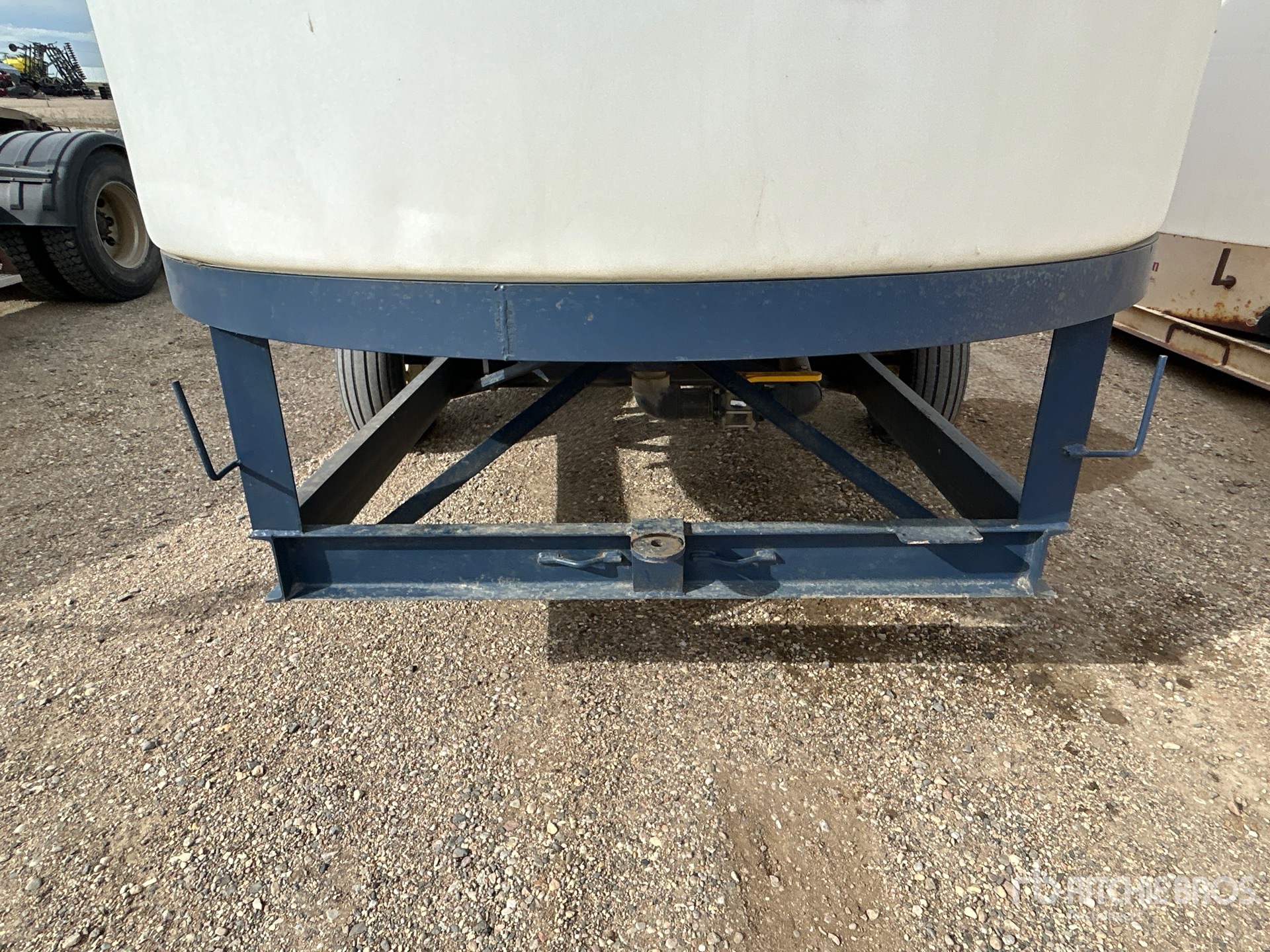 Free Form 6000 GAL TOW-BEHIND S/A
