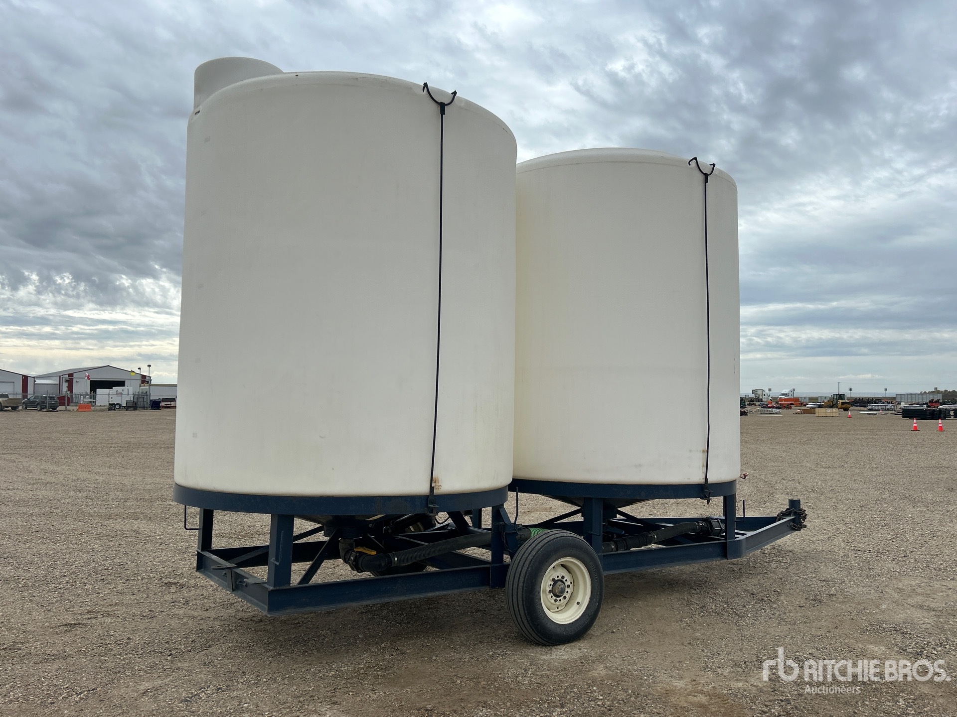 Free Form 6000 GAL TOW-BEHIND S/A