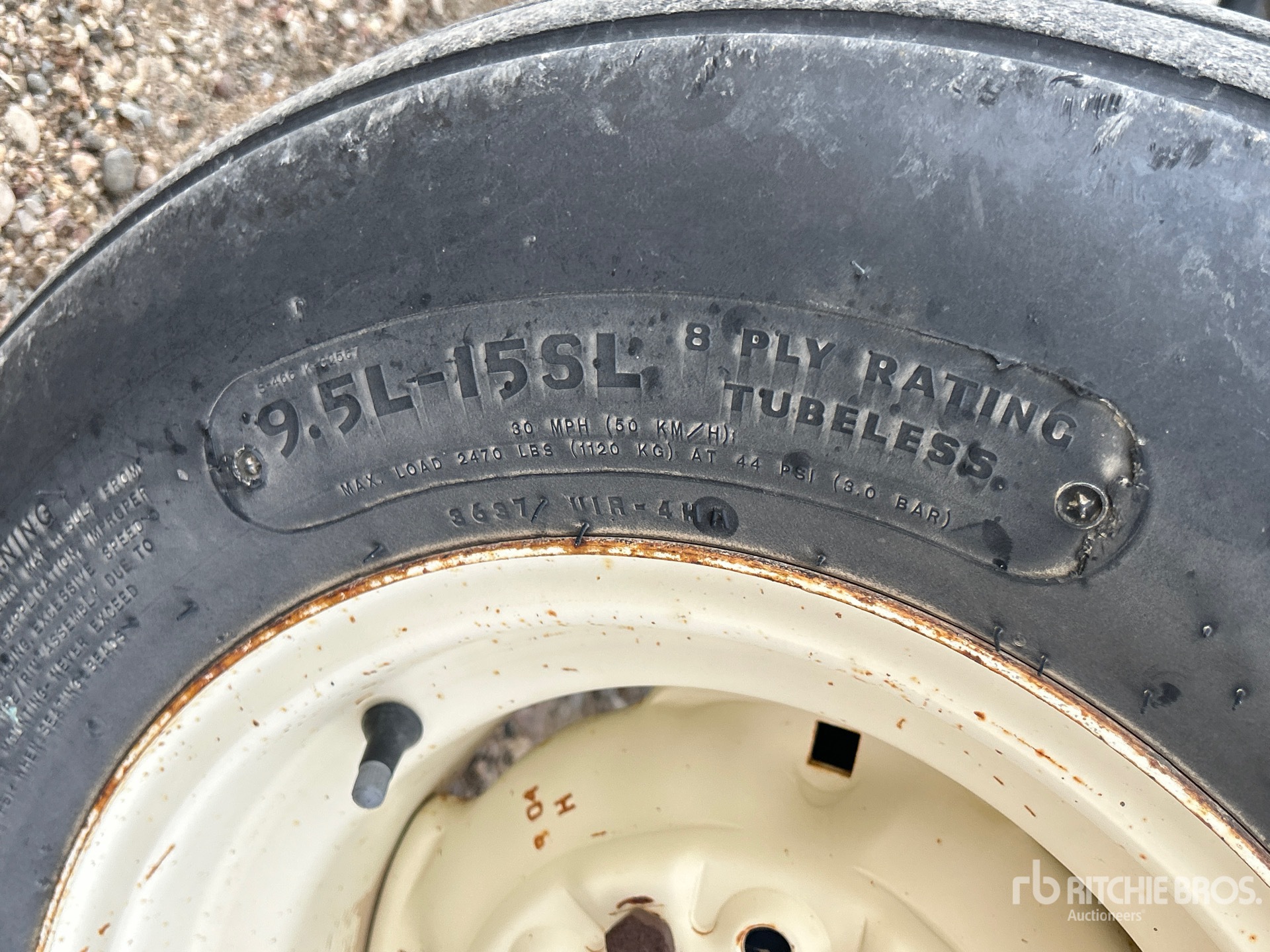 Free Form 6000 GAL TOW-BEHIND S/A