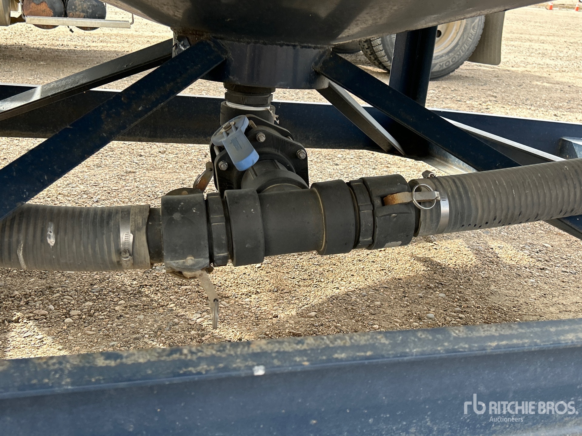 Free Form 6000 GAL TOW-BEHIND S/A