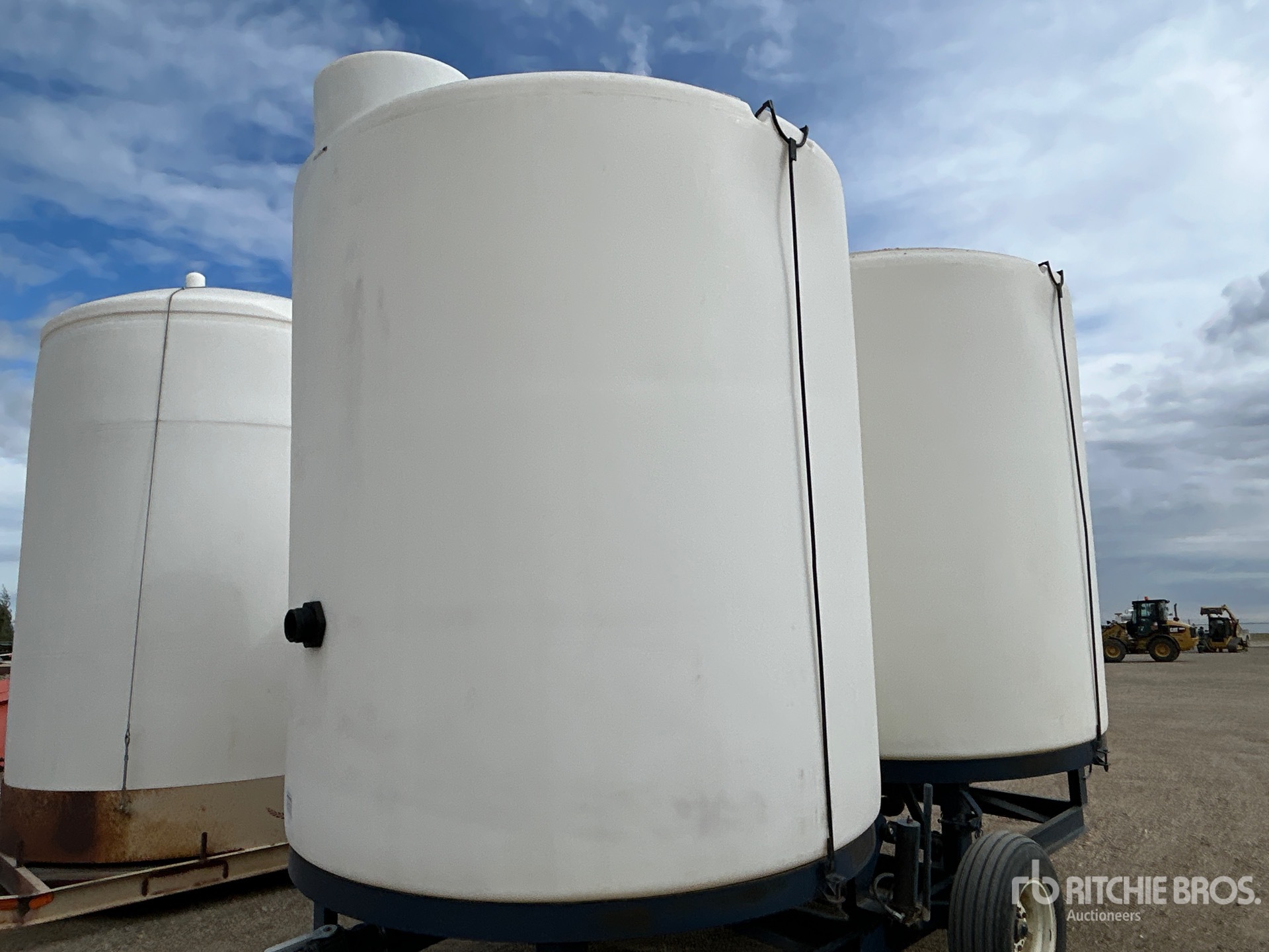 Free Form 6000 GAL TOW-BEHIND S/A
