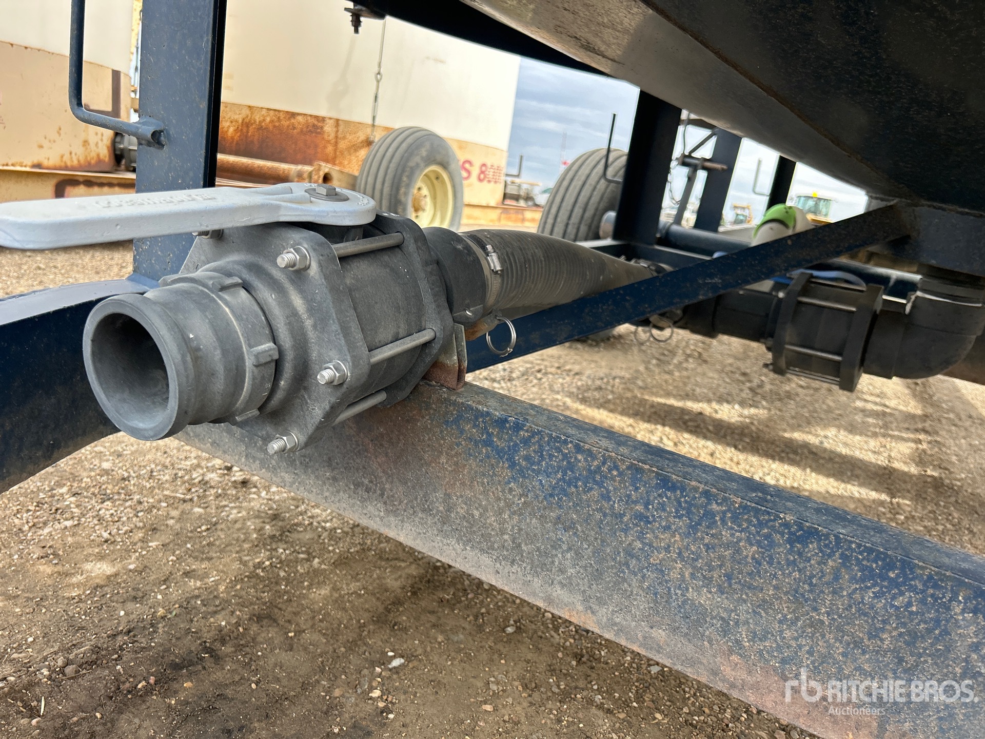 Free Form 6000 GAL TOW-BEHIND S/A
