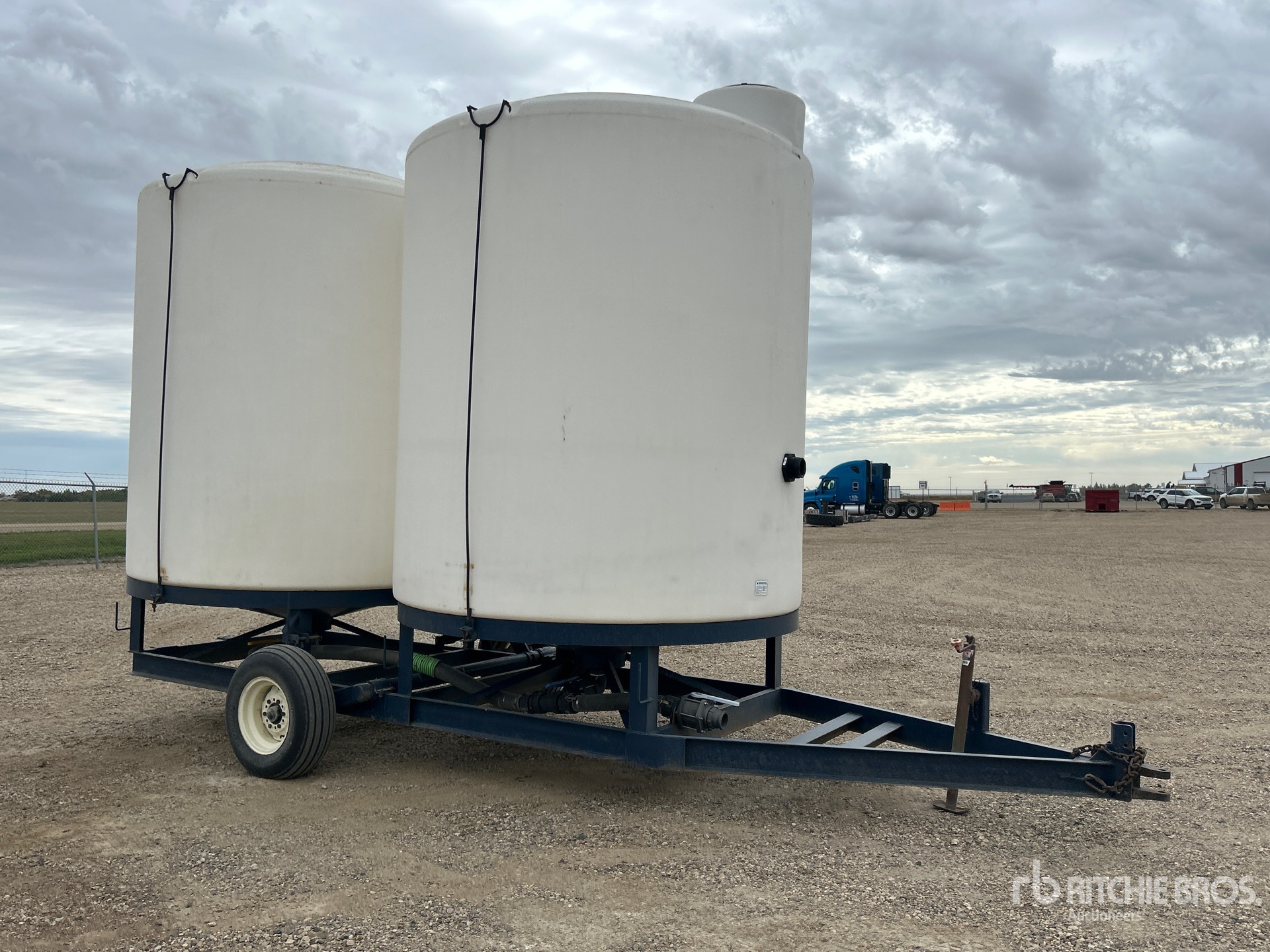 Free Form 6000 GAL TOW-BEHIND S/A