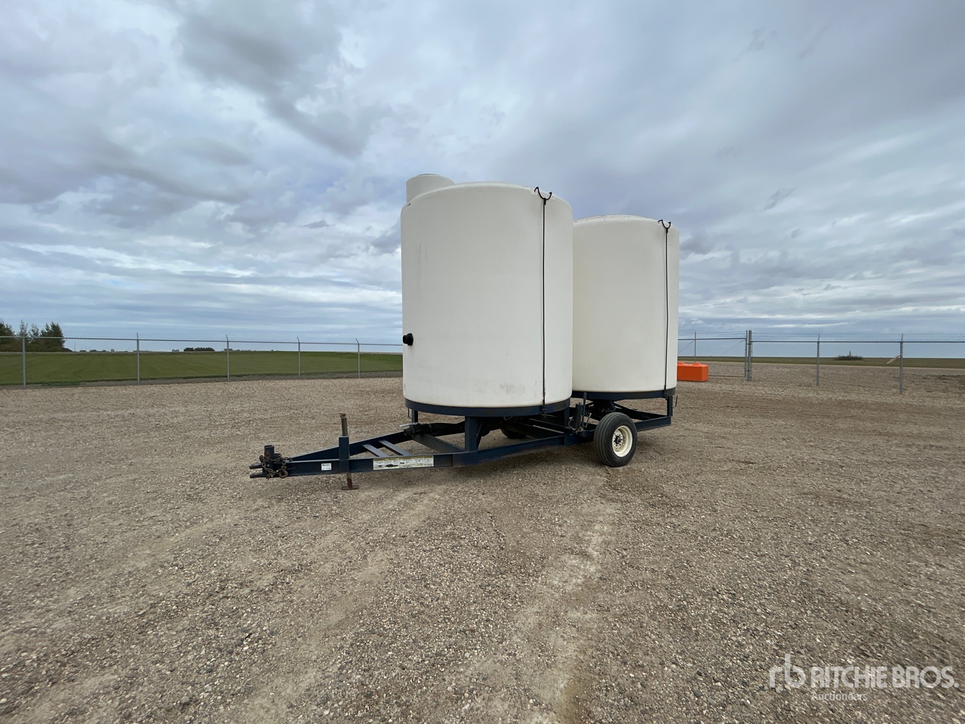 Free Form 6000 GAL TOW-BEHIND S/A