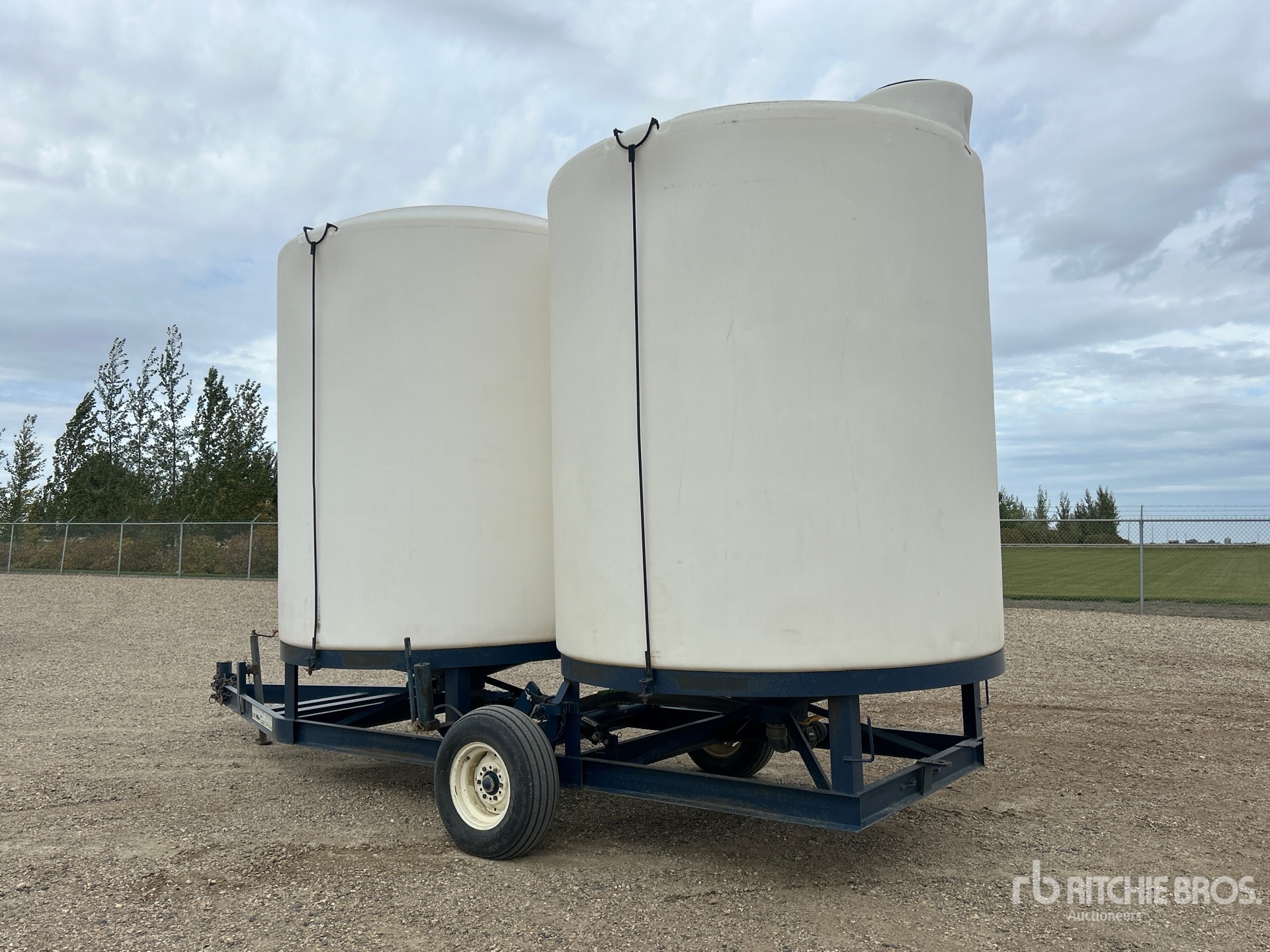 Free Form 6000 GAL TOW-BEHIND S/A