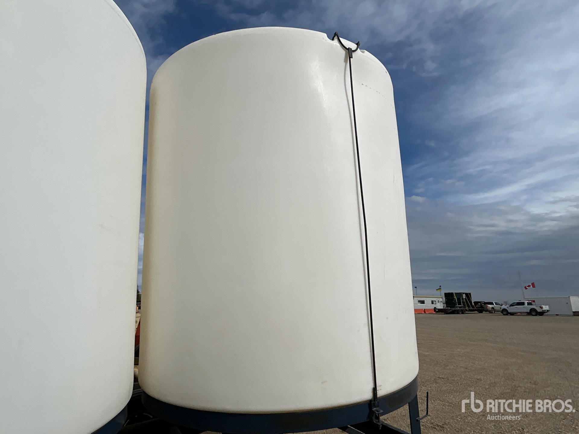 Free Form 6000 GAL TOW-BEHIND S/A
