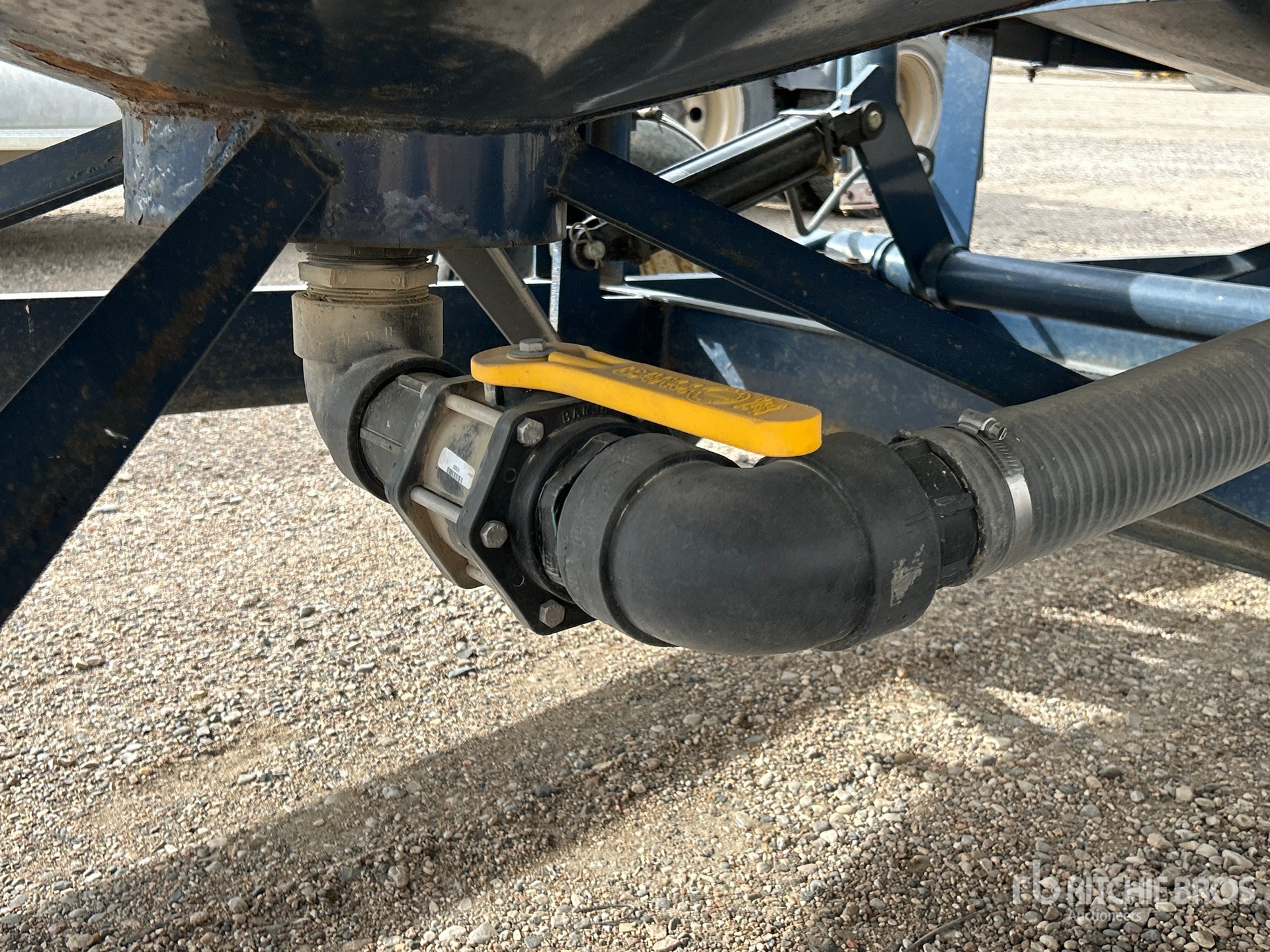 Free Form 6000 GAL TOW-BEHIND S/A