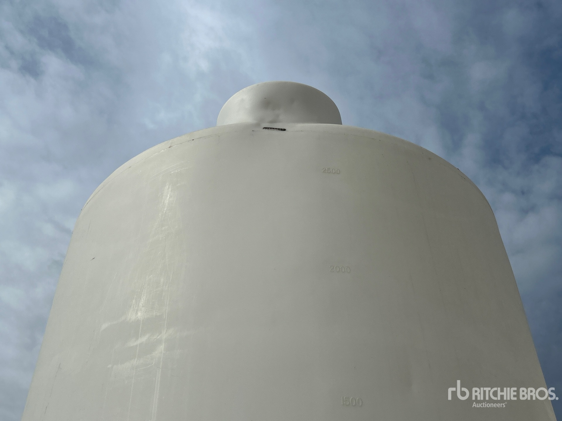 Free Form 6000 GAL TOW-BEHIND S/A